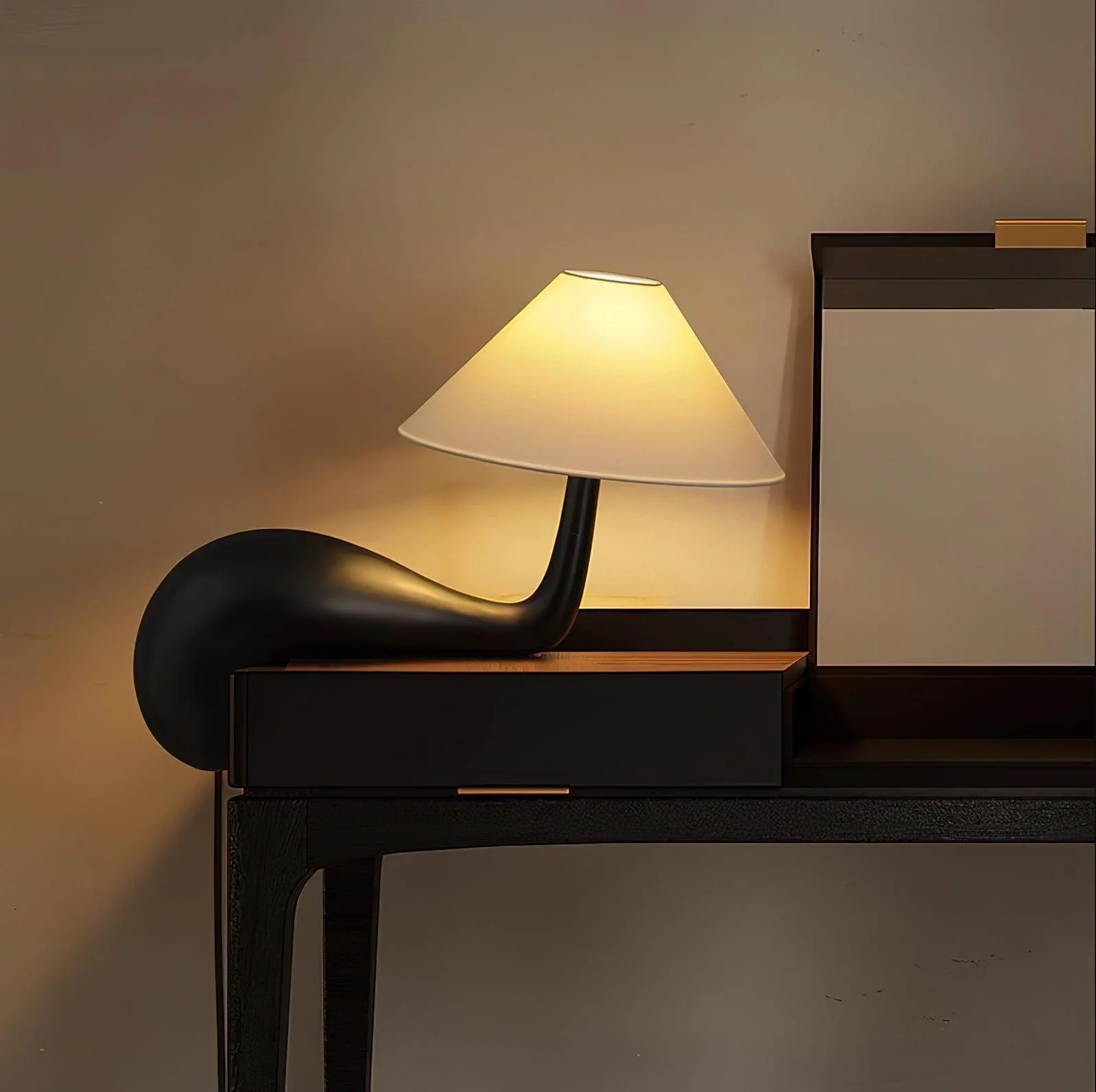 Aluneth – Houten Tafellamp met Laagprofiel en Minimalistisch Ontwerp - Image 11