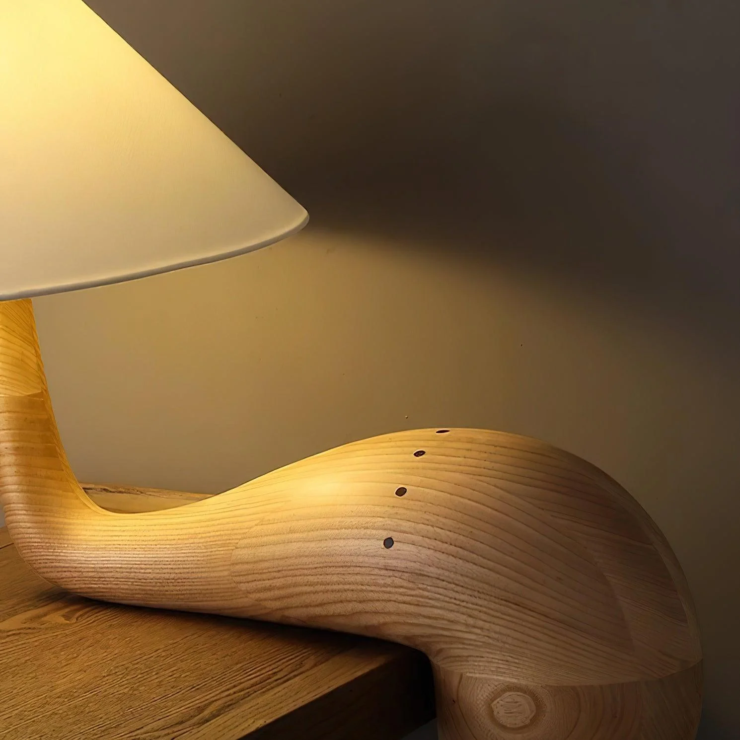 Aluneth – Houten Tafellamp met Laagprofiel en Minimalistisch Ontwerp - Image 18