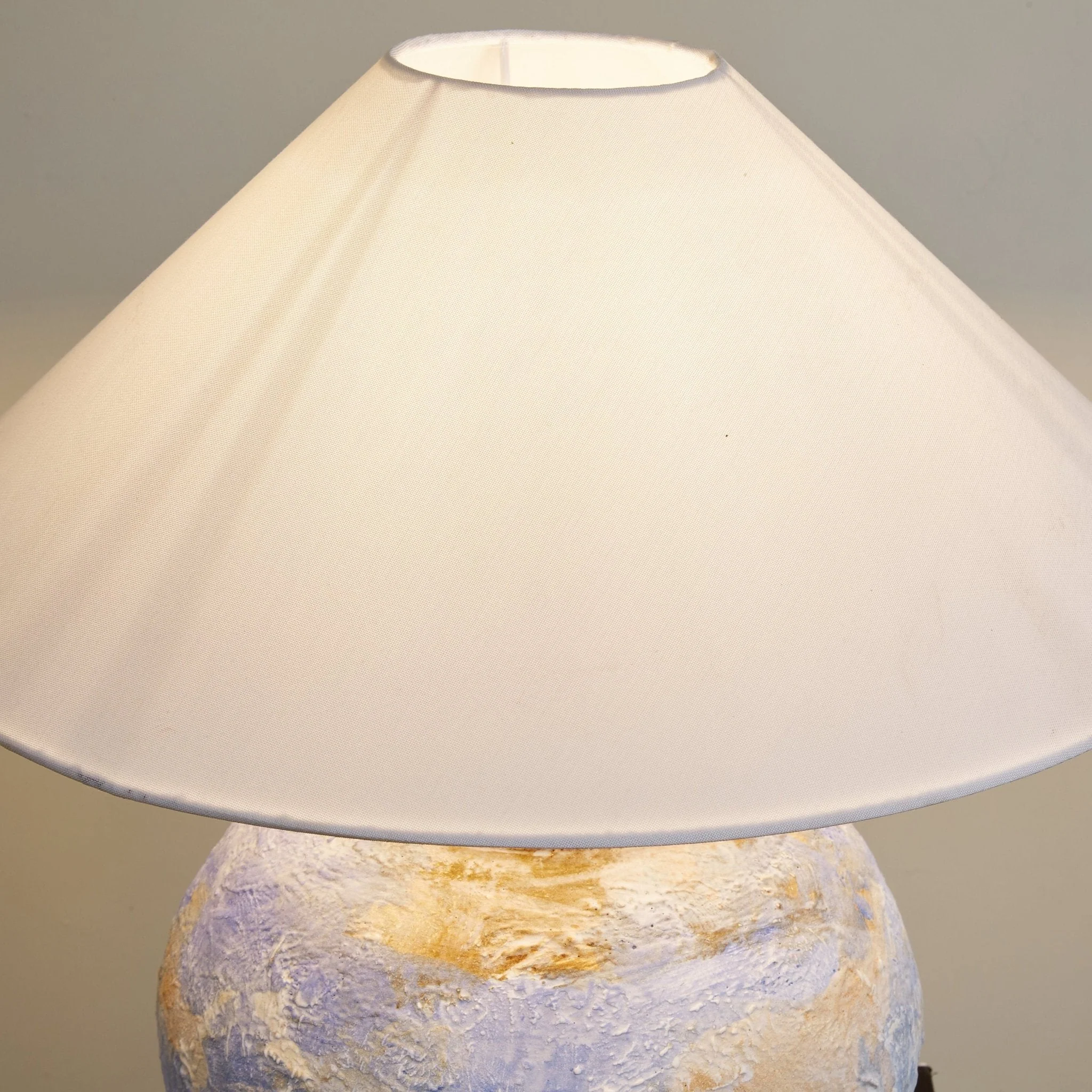 Aurellore – Tafellamp in Aardetinten met Aquarelstructuur - Image 10