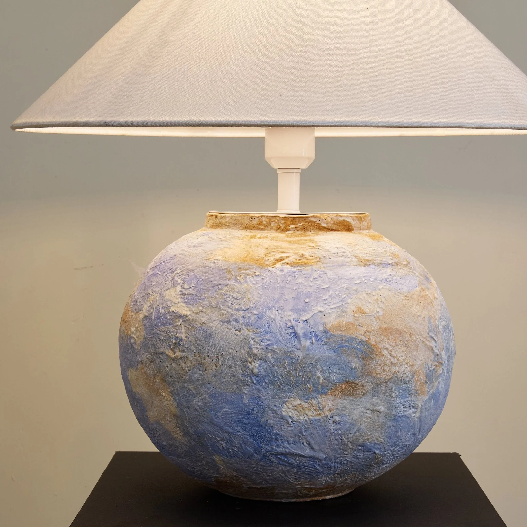 Aurellore – Tafellamp in Aardetinten met Aquarelstructuur - Image 11