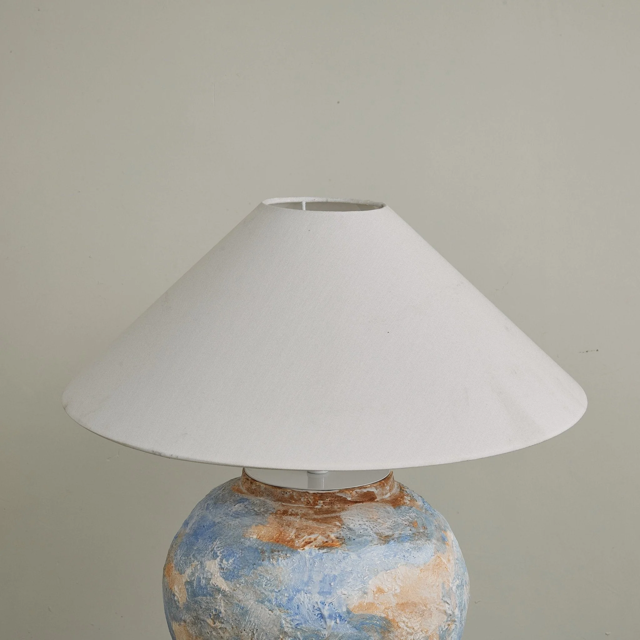 Aurellore – Tafellamp in Aardetinten met Aquarelstructuur - Image 12