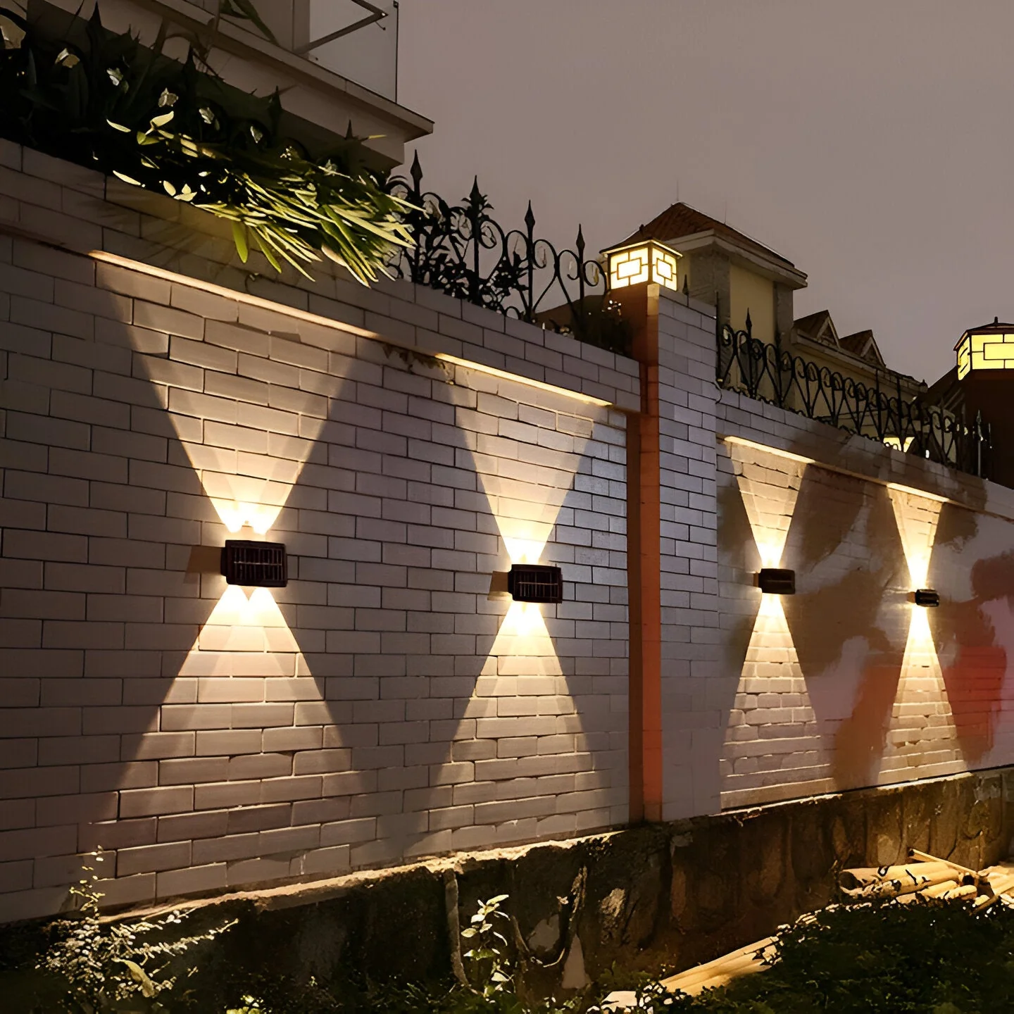 Auristia - Waterdichte LED Solar Wandlamp voor Buiten met Up & Down Verlichting - Image 10