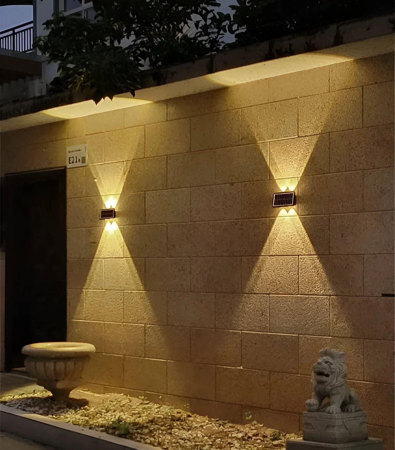Auristia - Waterdichte LED Solar Wandlamp voor Buiten met Up & Down Verlichting - Image 8