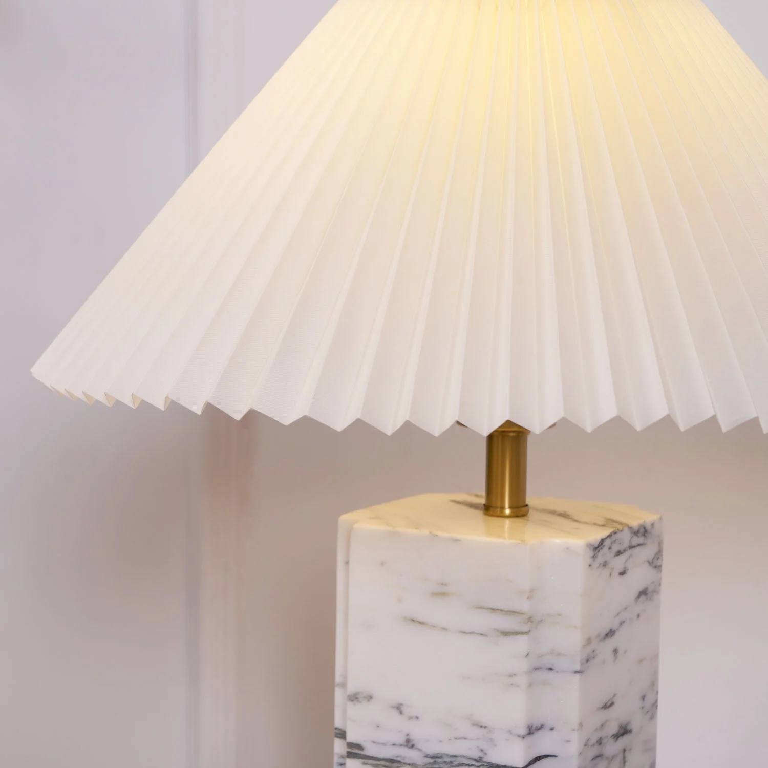 Belmora – Marmeren Tafellamp met Zachte Rondingen en Tijdloze Elegantie - Image 25