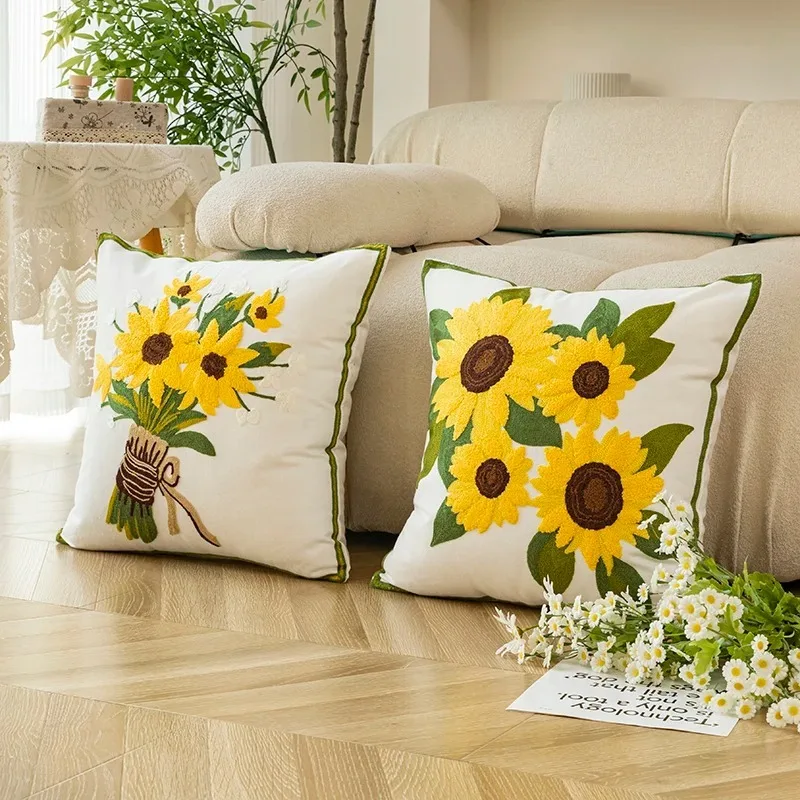 Caelirae - Katoenen Geborduurd Sierkussen 45x45 cm met Zonnebloemmotief - Image 2