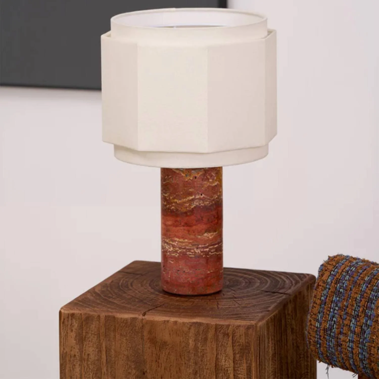 Hexavara – Marmeren Tafellamp met Geometrische Zachte Glans - Image 14