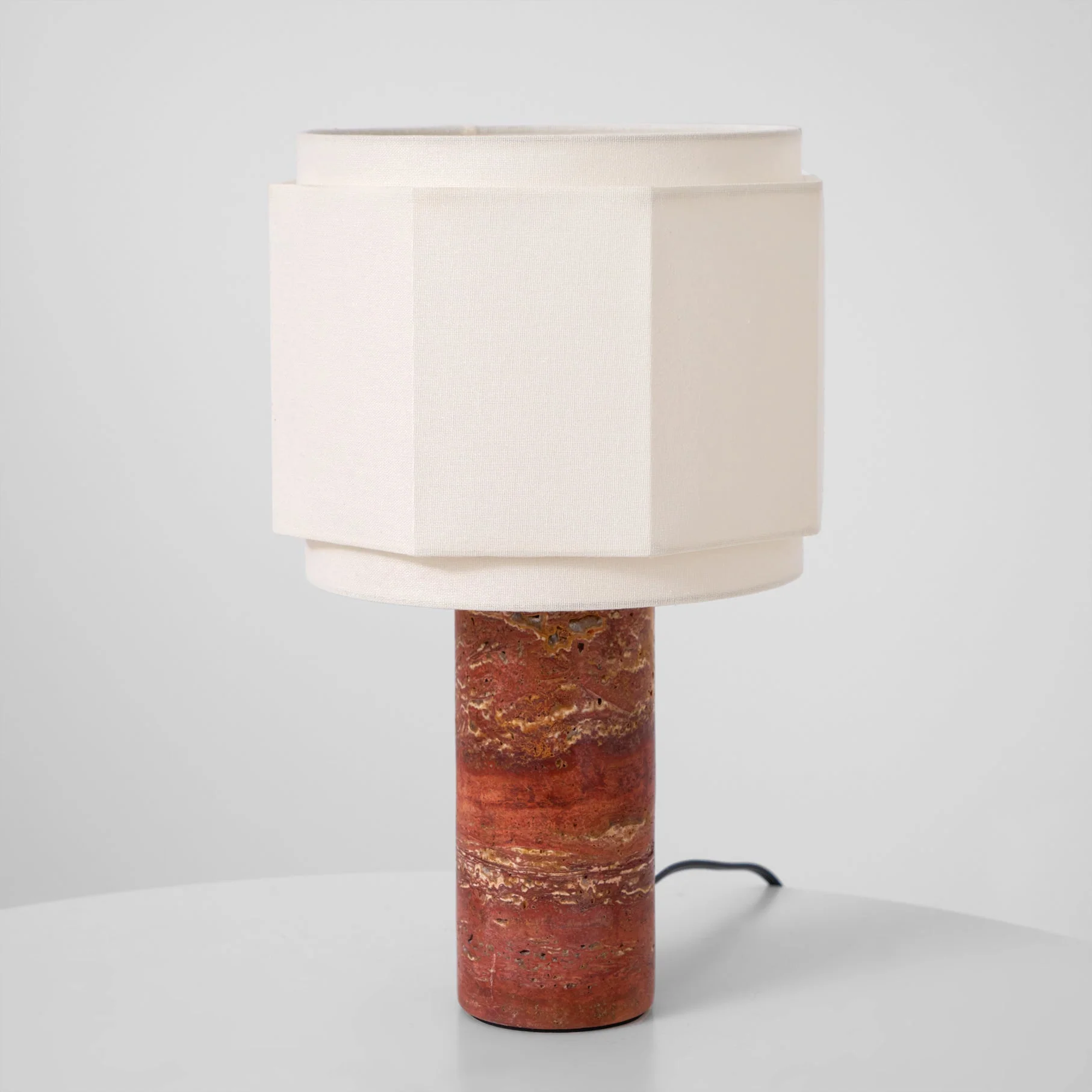 Hexavara – Marmeren Tafellamp met Geometrische Zachte Glans - Image 2
