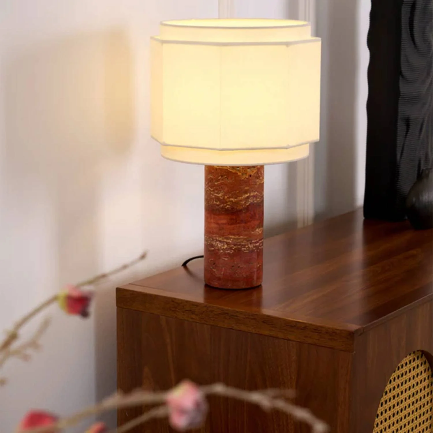 Hexavara – Marmeren Tafellamp met Geometrische Zachte Glans - Image 9
