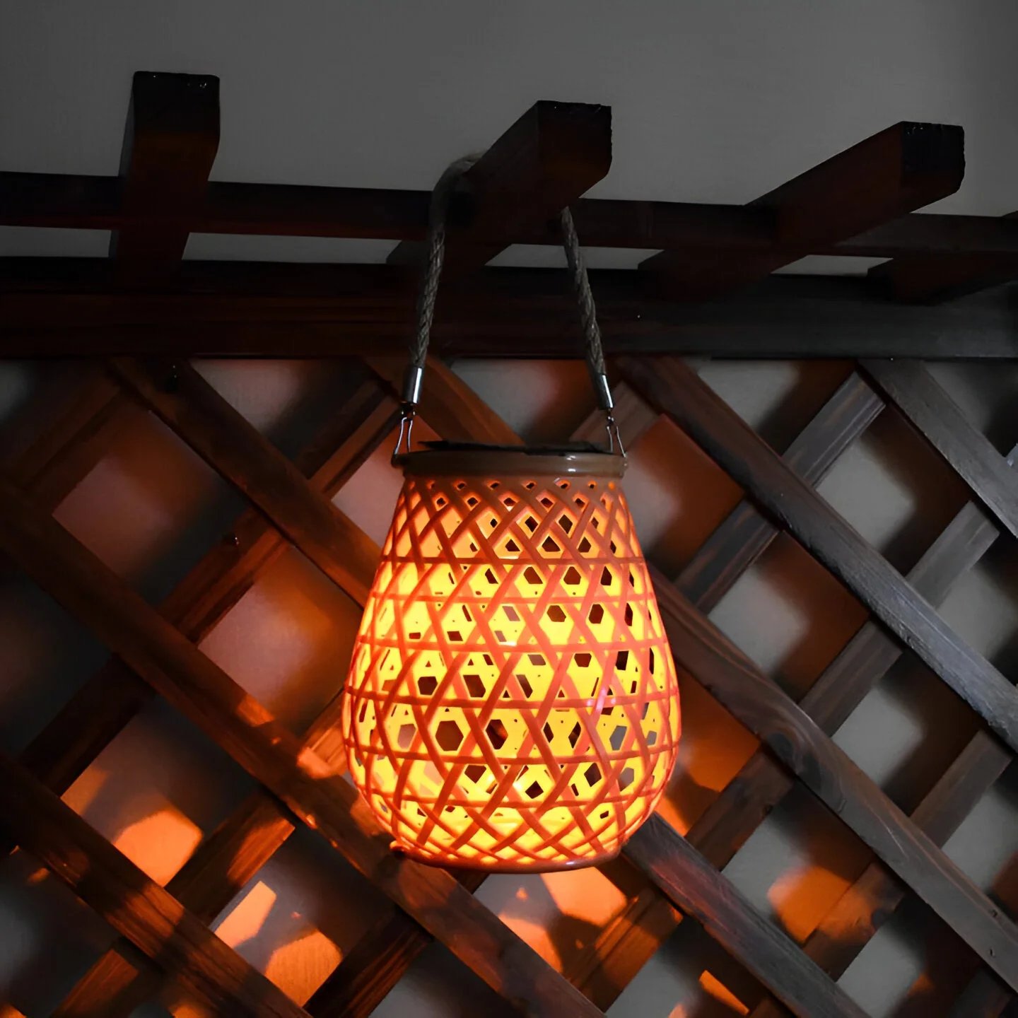 Isavora - Solar Tuinlamp met Gevlochten Bamboe-look - Image 9