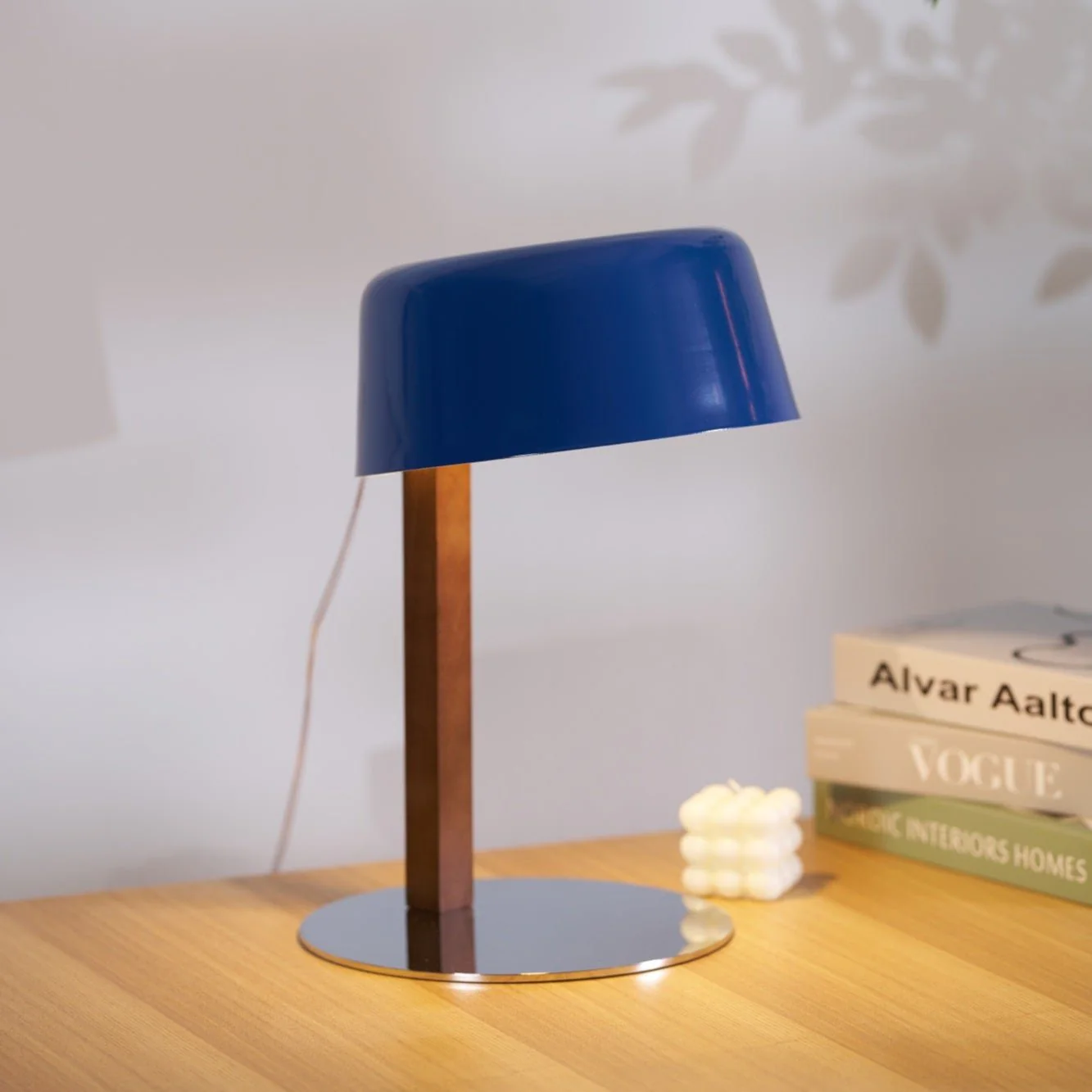 Korvaha – Gekantelde Tafellamp met Modern Minimalistisch Ontwerp - Image 11