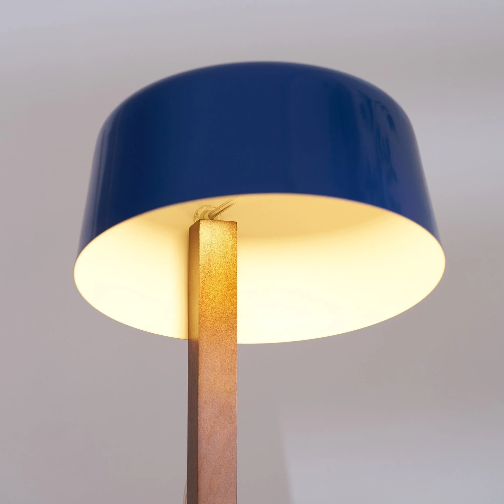 Korvaha – Gekantelde Tafellamp met Modern Minimalistisch Ontwerp - Image 20