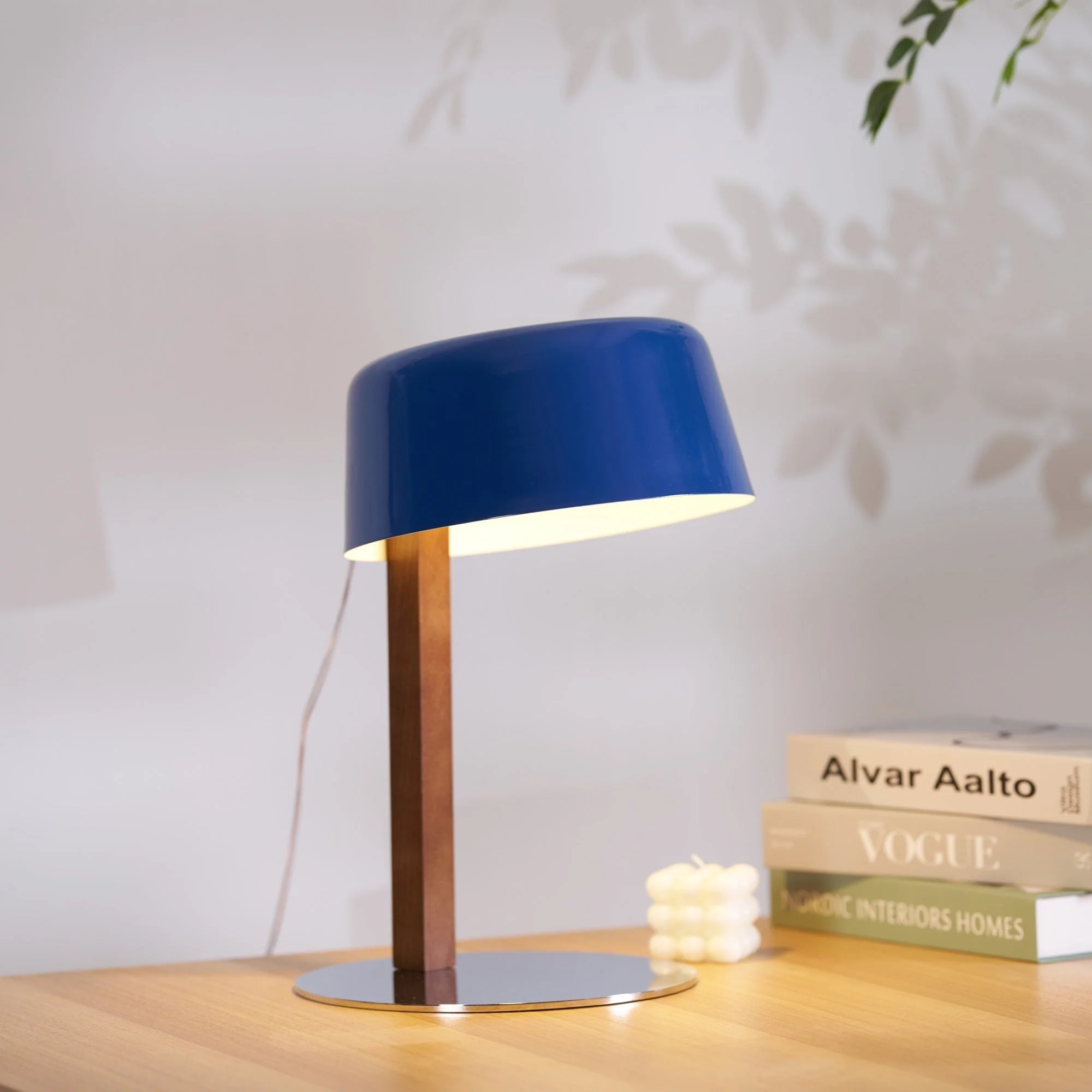 Korvaha – Gekantelde Tafellamp met Modern Minimalistisch Ontwerp - Image 4