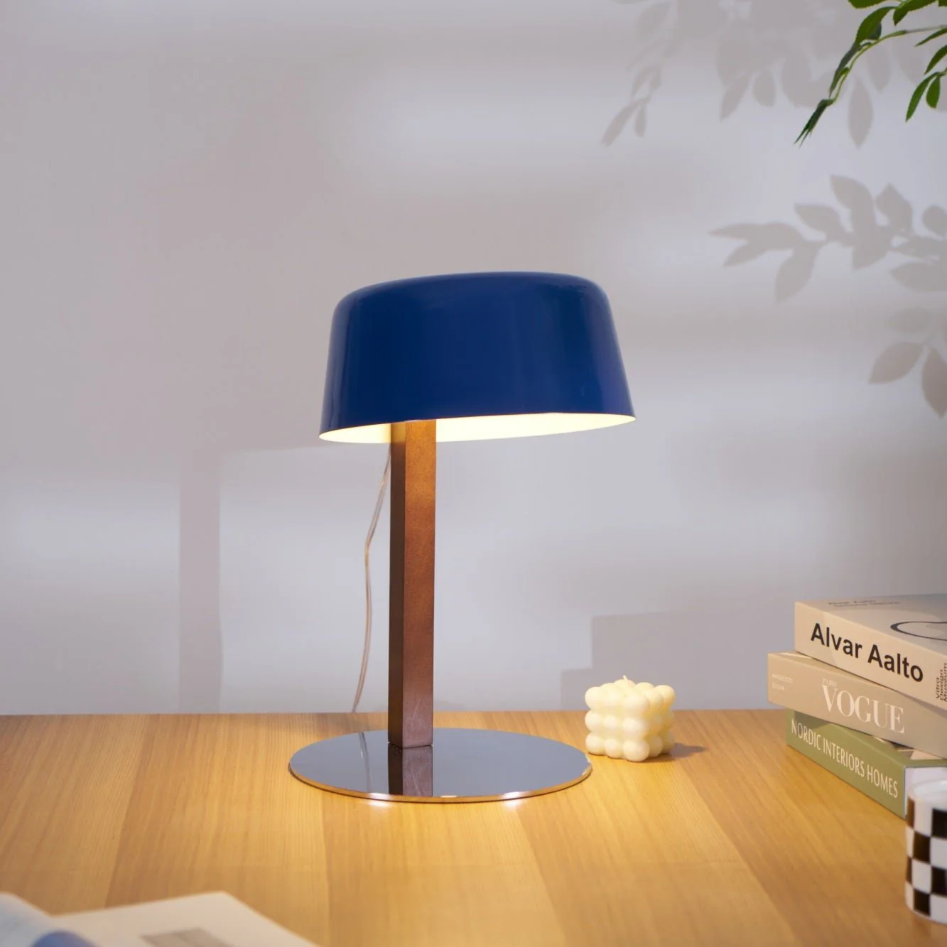 Korvaha – Gekantelde Tafellamp met Modern Minimalistisch Ontwerp - Image 6
