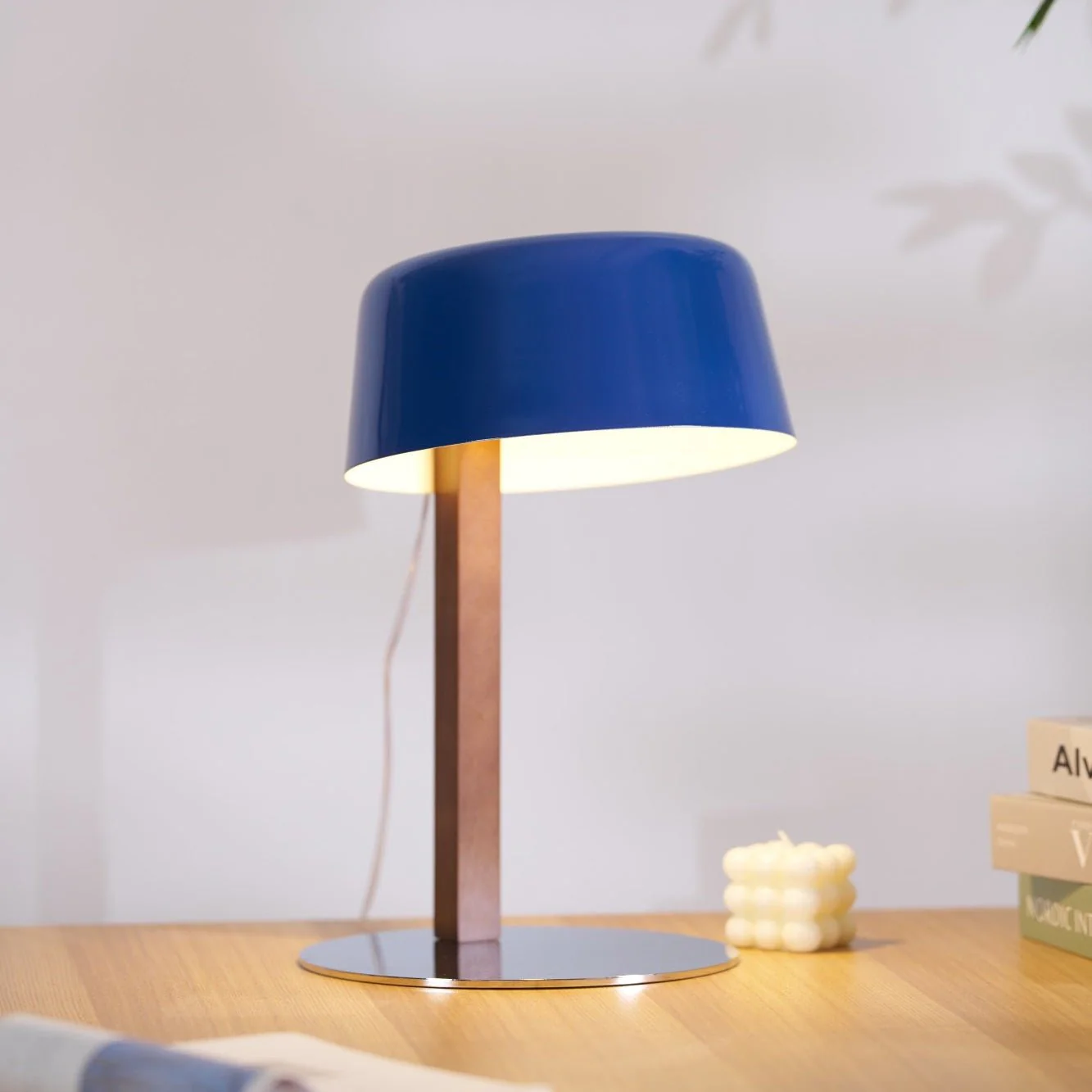 Korvaha – Gekantelde Tafellamp met Modern Minimalistisch Ontwerp - Image 8