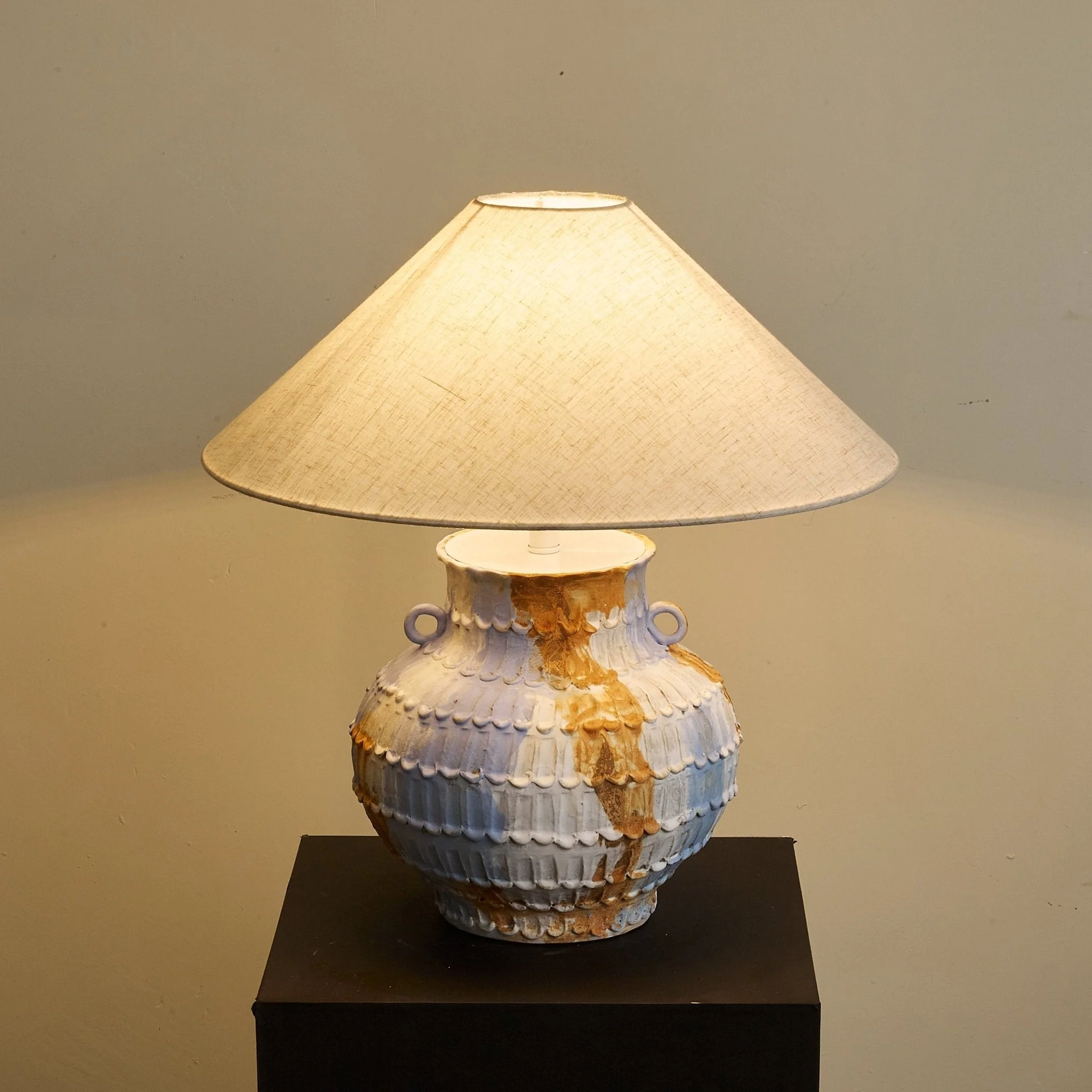 Lumorae – Organische Tafellamp met Sculpturale Glasvorm - Image 10