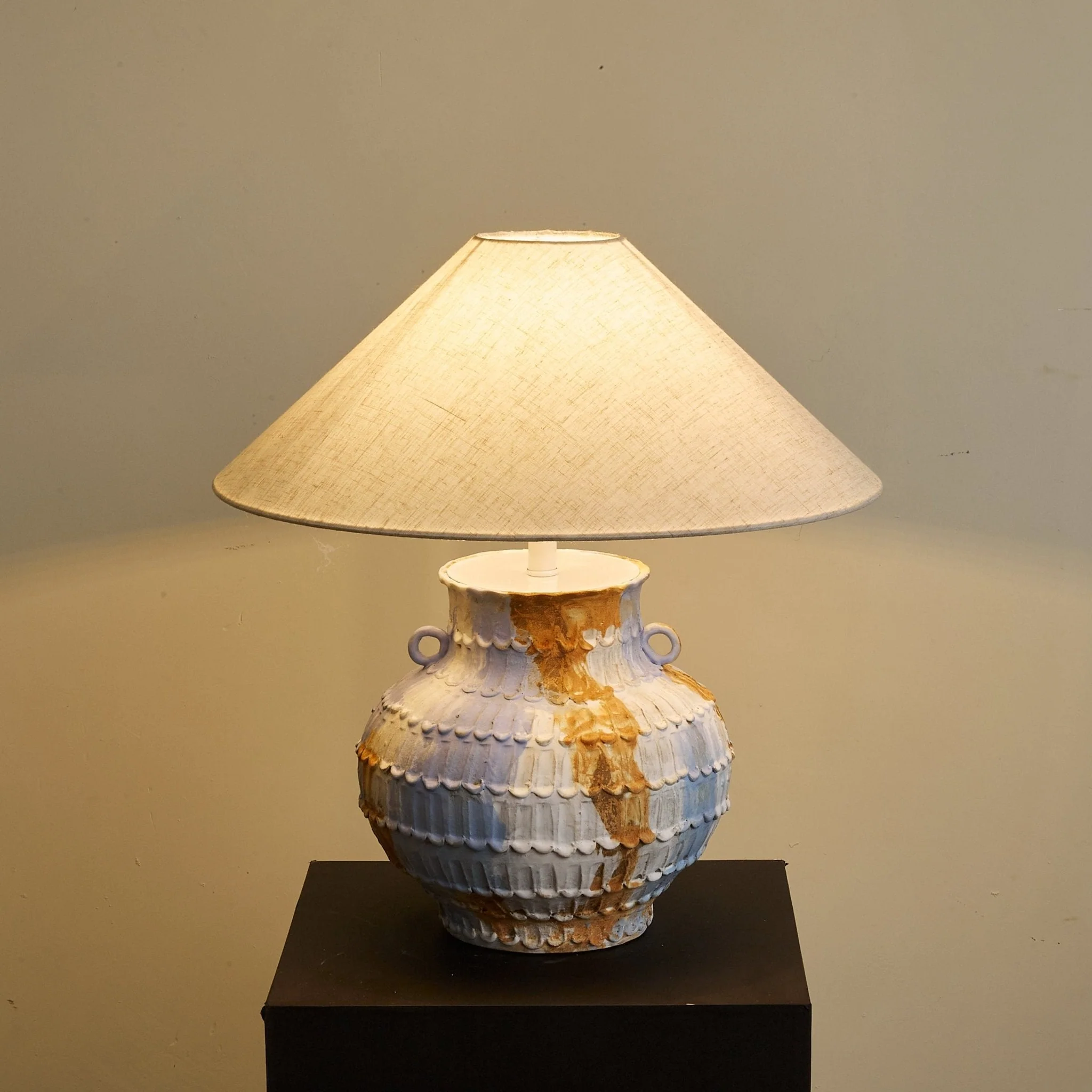 Lumorae – Organische Tafellamp met Sculpturale Glasvorm - Image 9