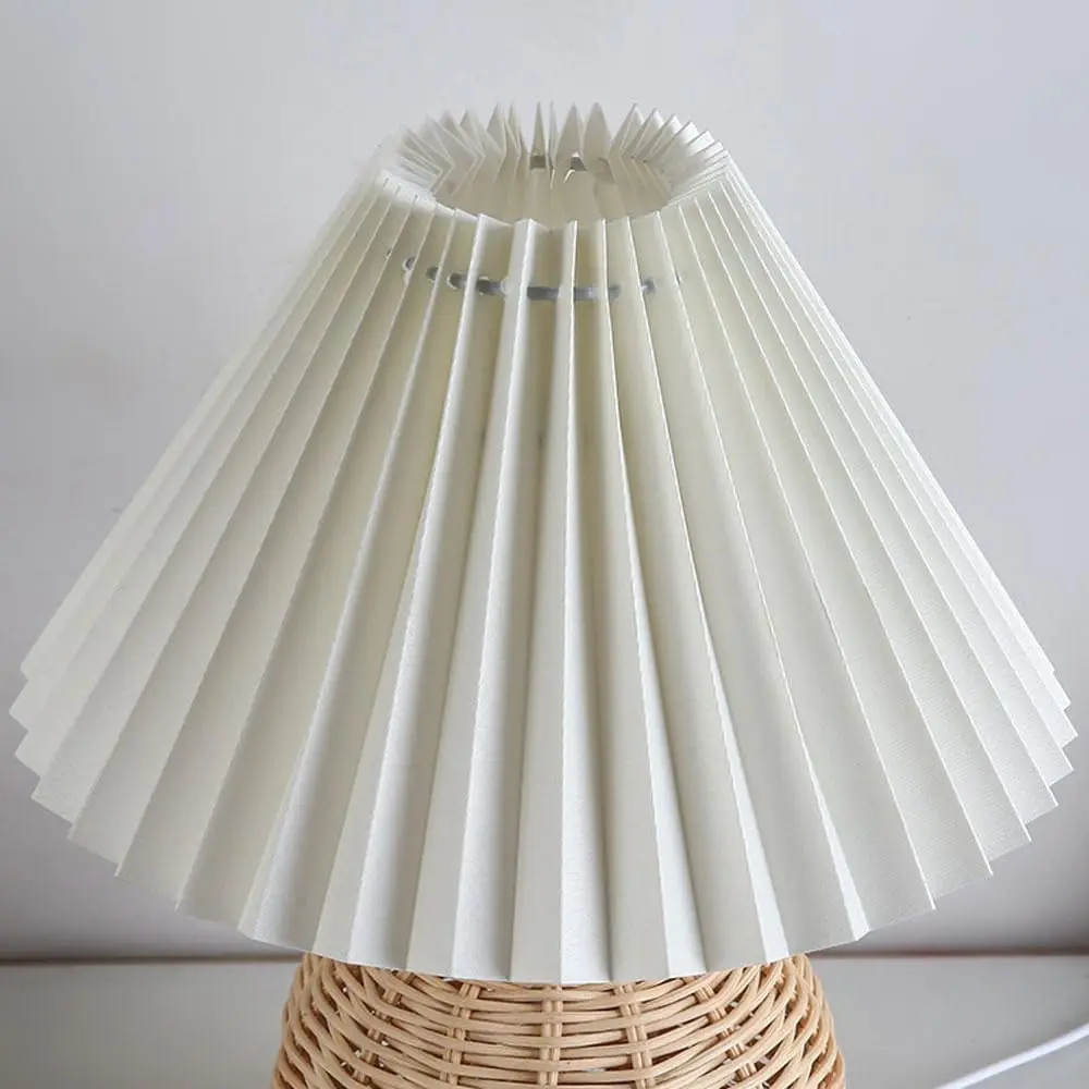 Luzava - Retro Bedlamp met Geplooide Kap en Rotanaccent - Image 4