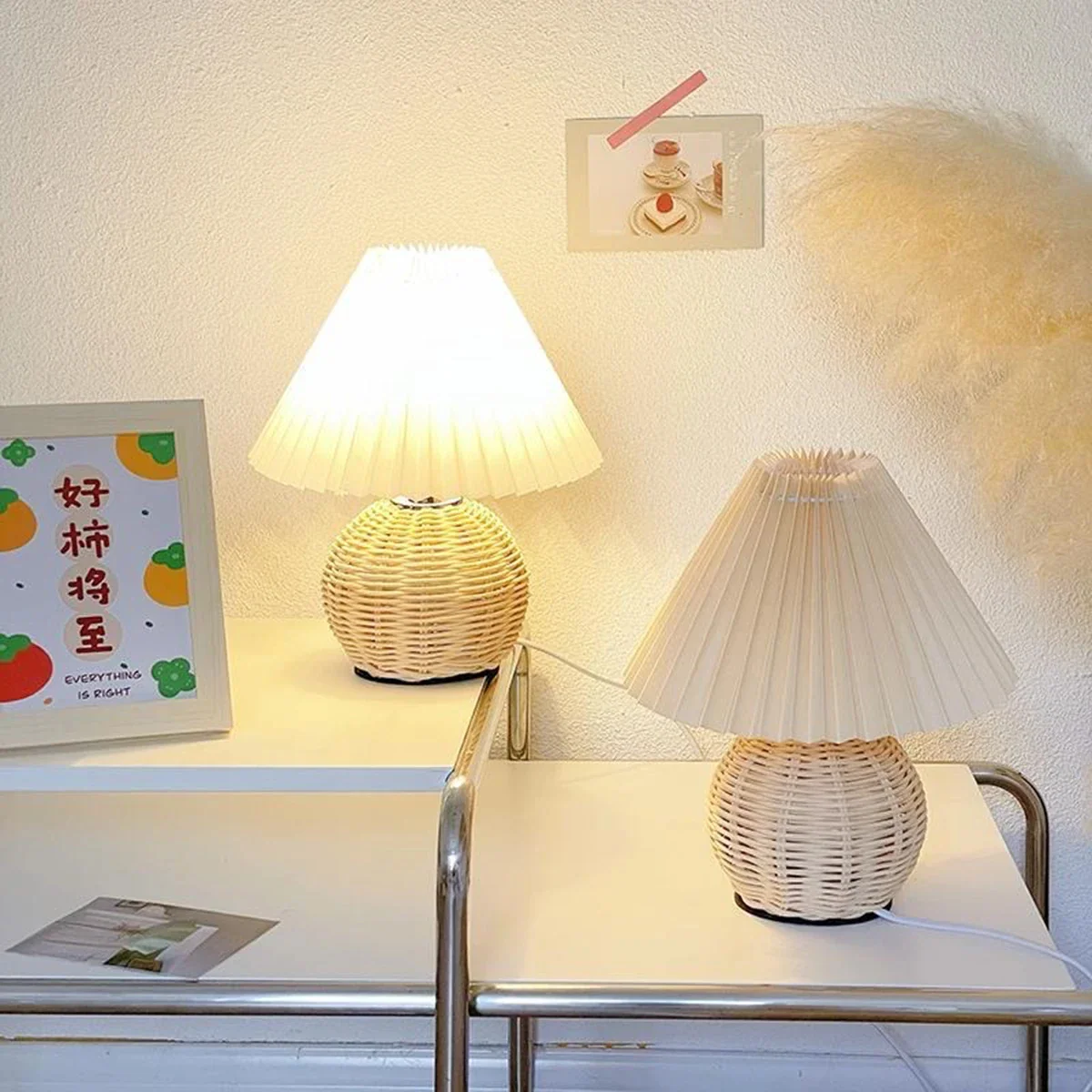 Luzava - Retro Bedlamp met Geplooide Kap en Rotanaccent - Image 6