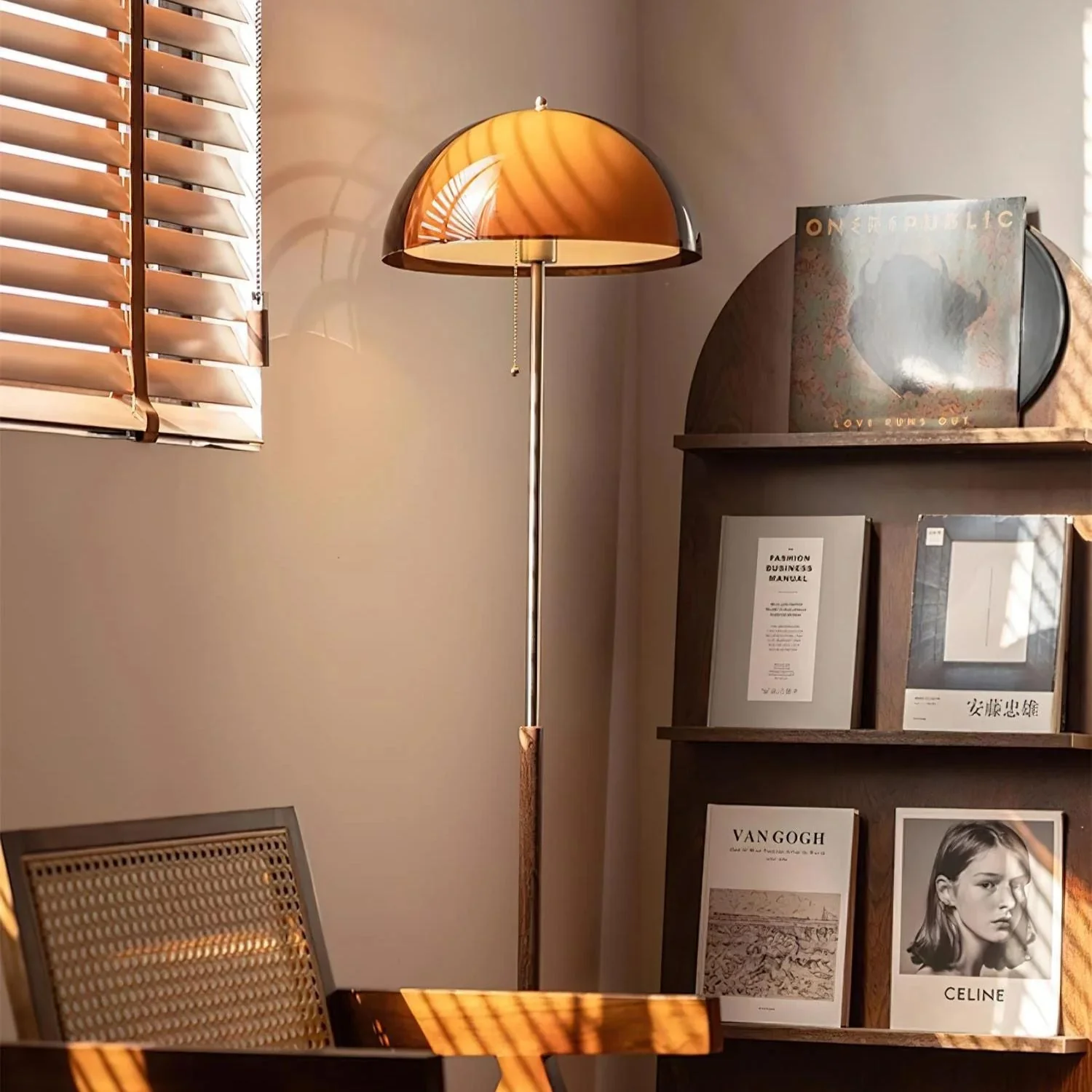 Marzella – Retro Vloerlamp Met Amber Koepel - Image 17