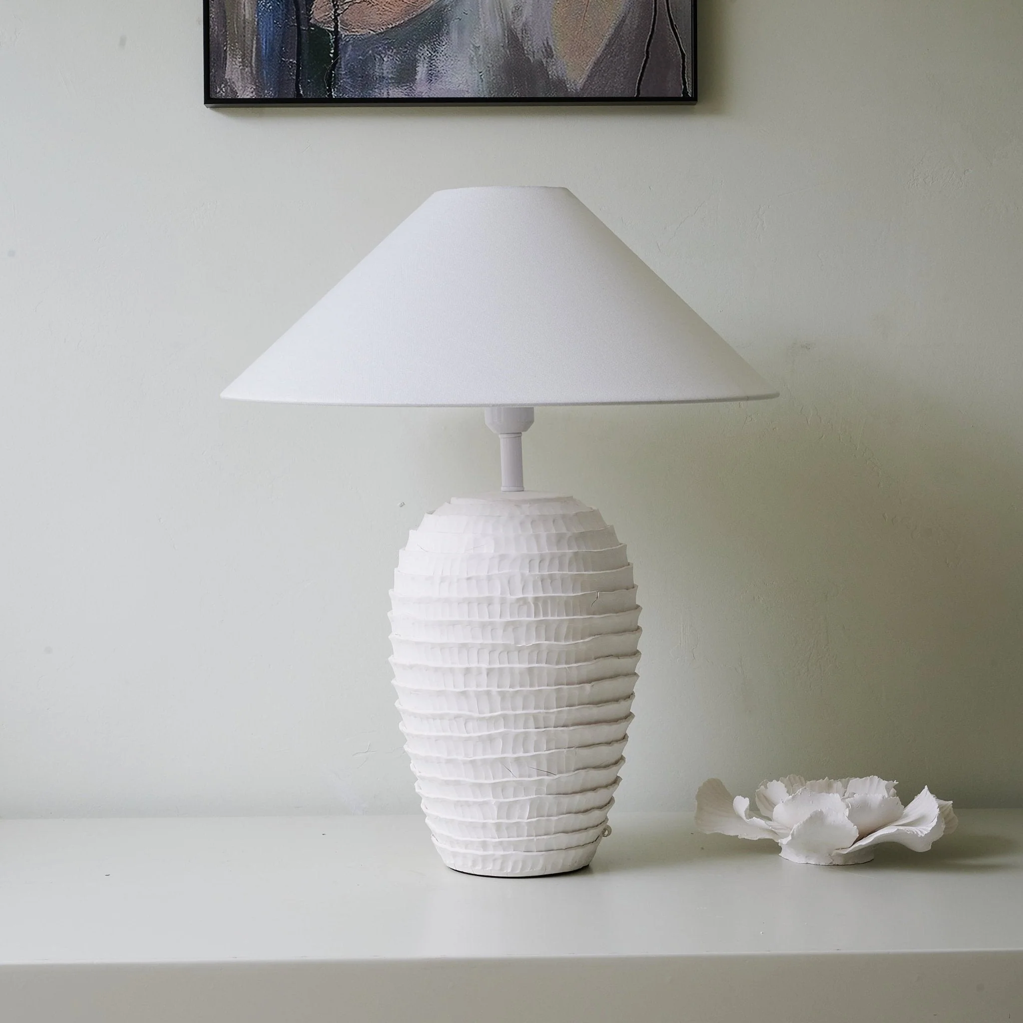 Noverra – Golvende Tafellamp met Sculpturale Vormgeving - Image 5
