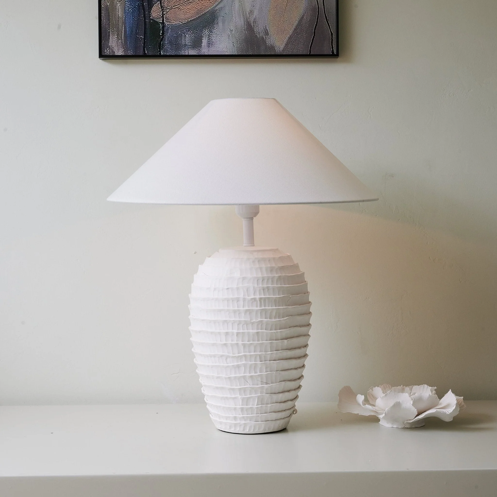 Noverra – Golvende Tafellamp met Sculpturale Vormgeving - Image 6