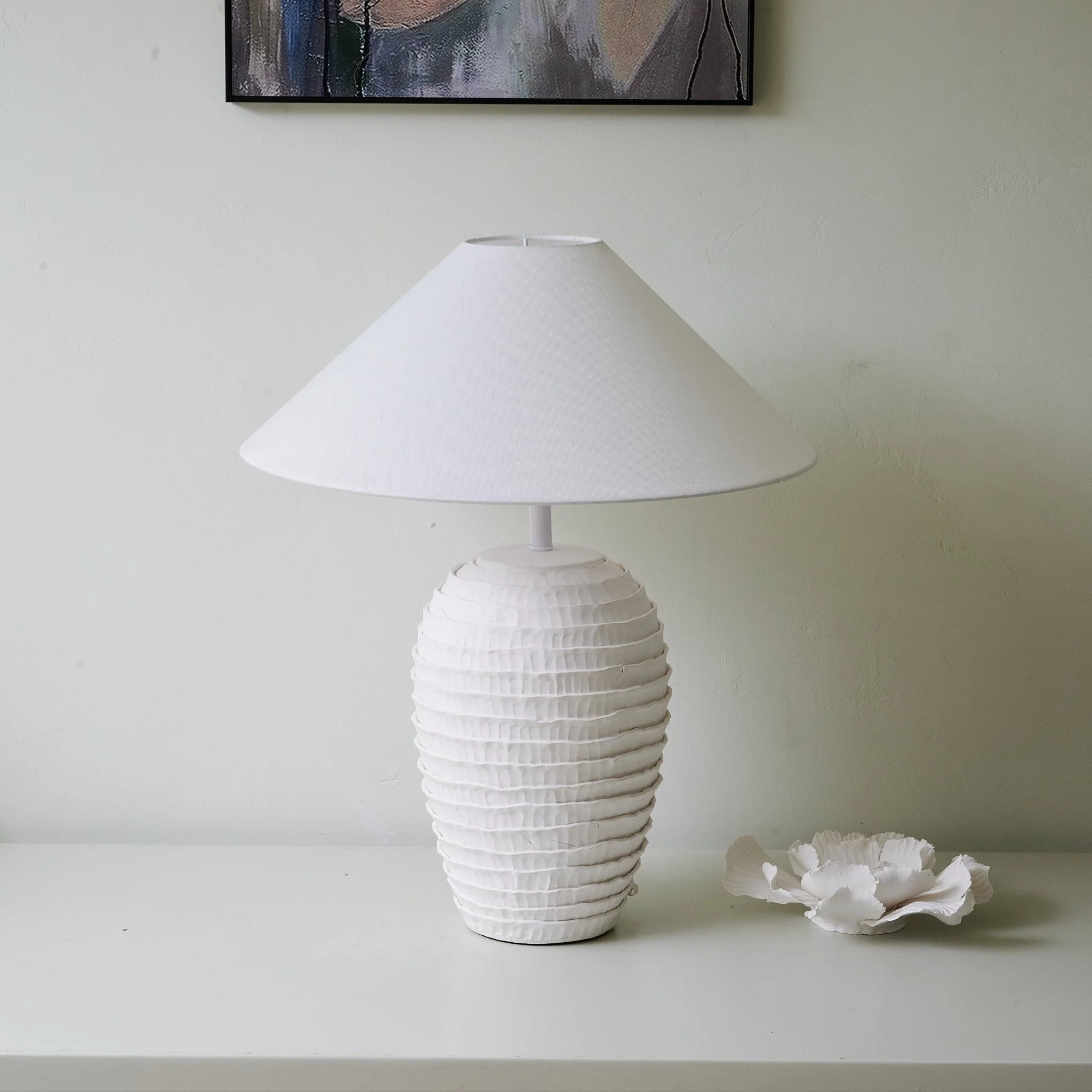 Noverra – Golvende Tafellamp met Sculpturale Vormgeving - Image 7
