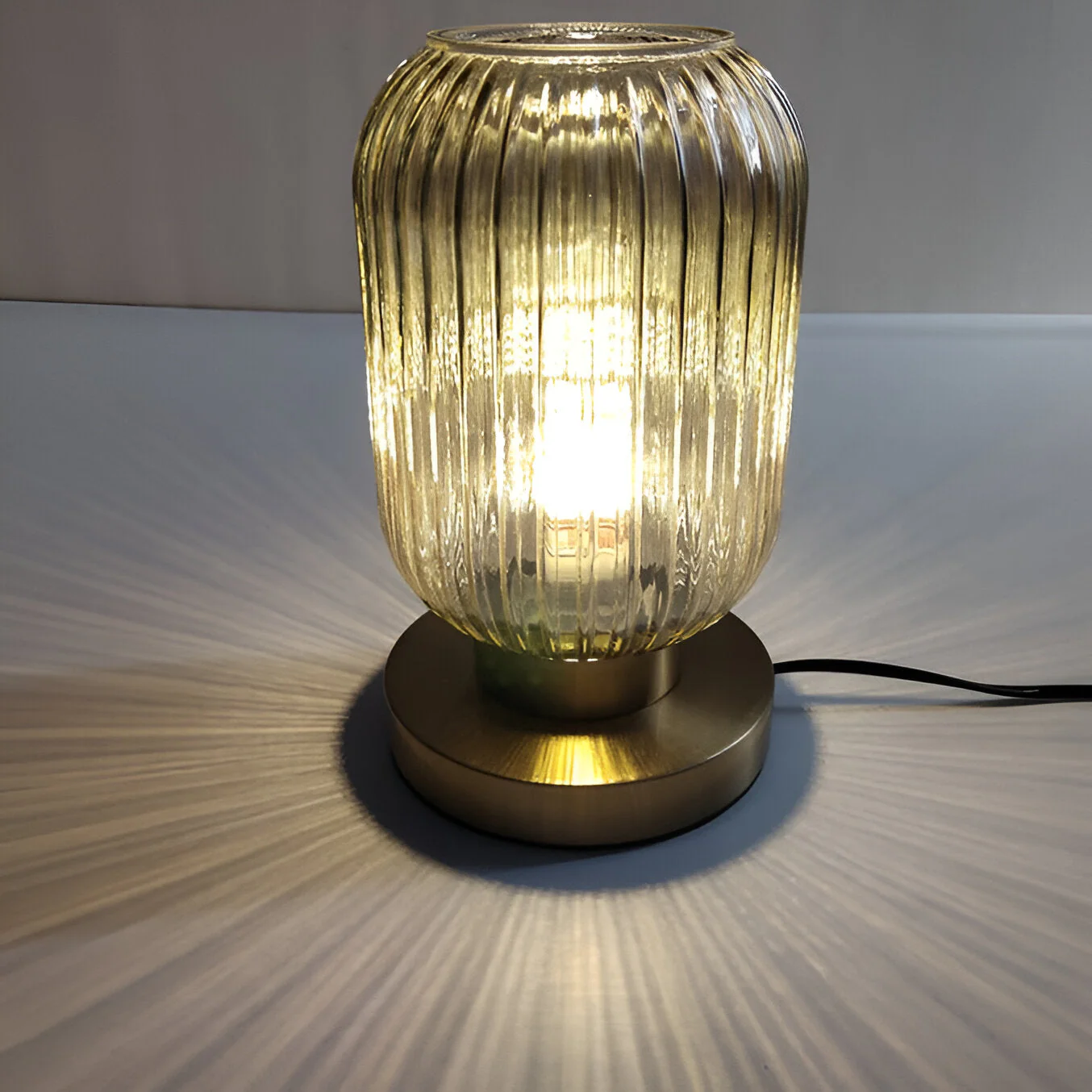 Oriantha - Noordse Tafellamp met Geribbeld Glas - Image 6