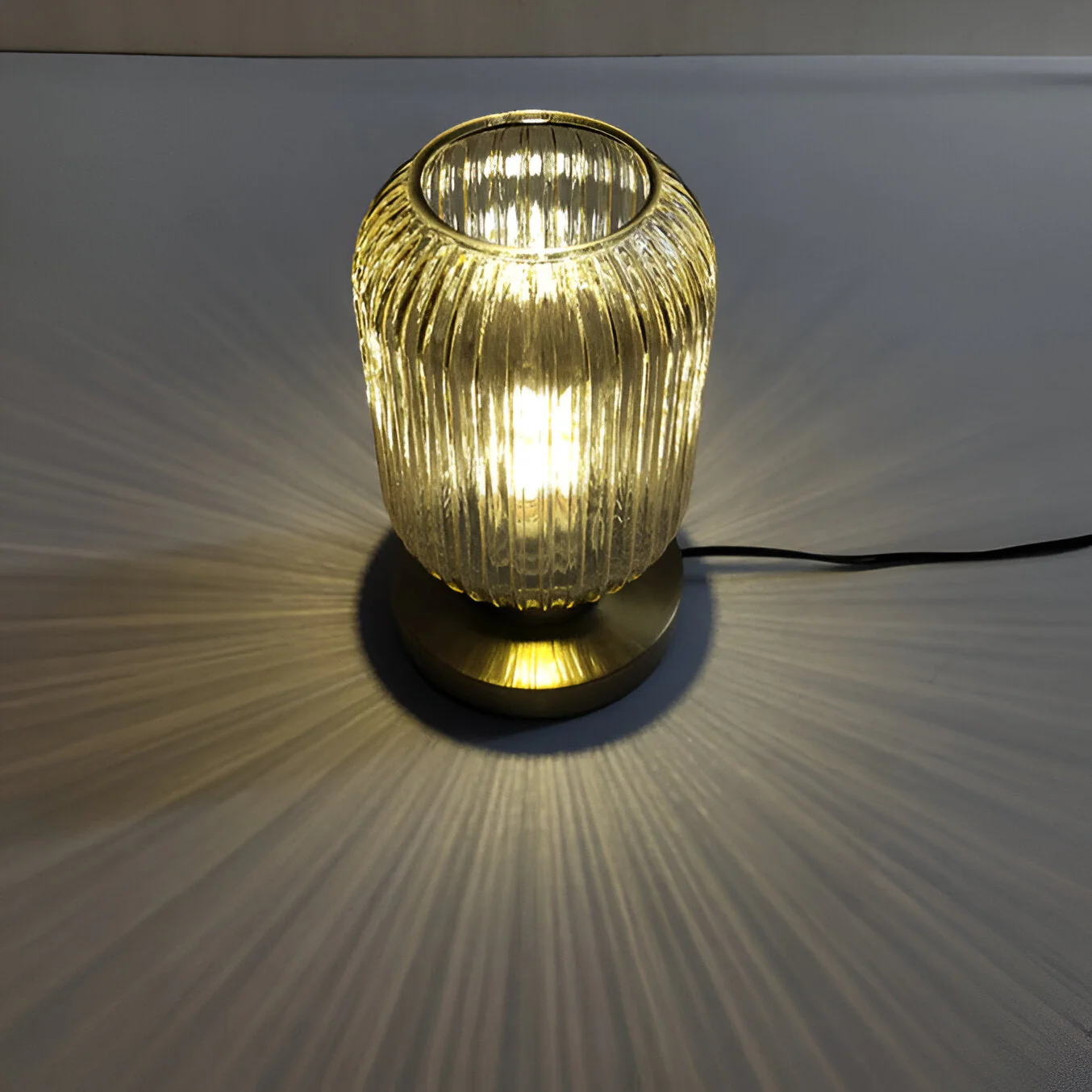 Oriantha - Noordse Tafellamp met Geribbeld Glas - Image 7