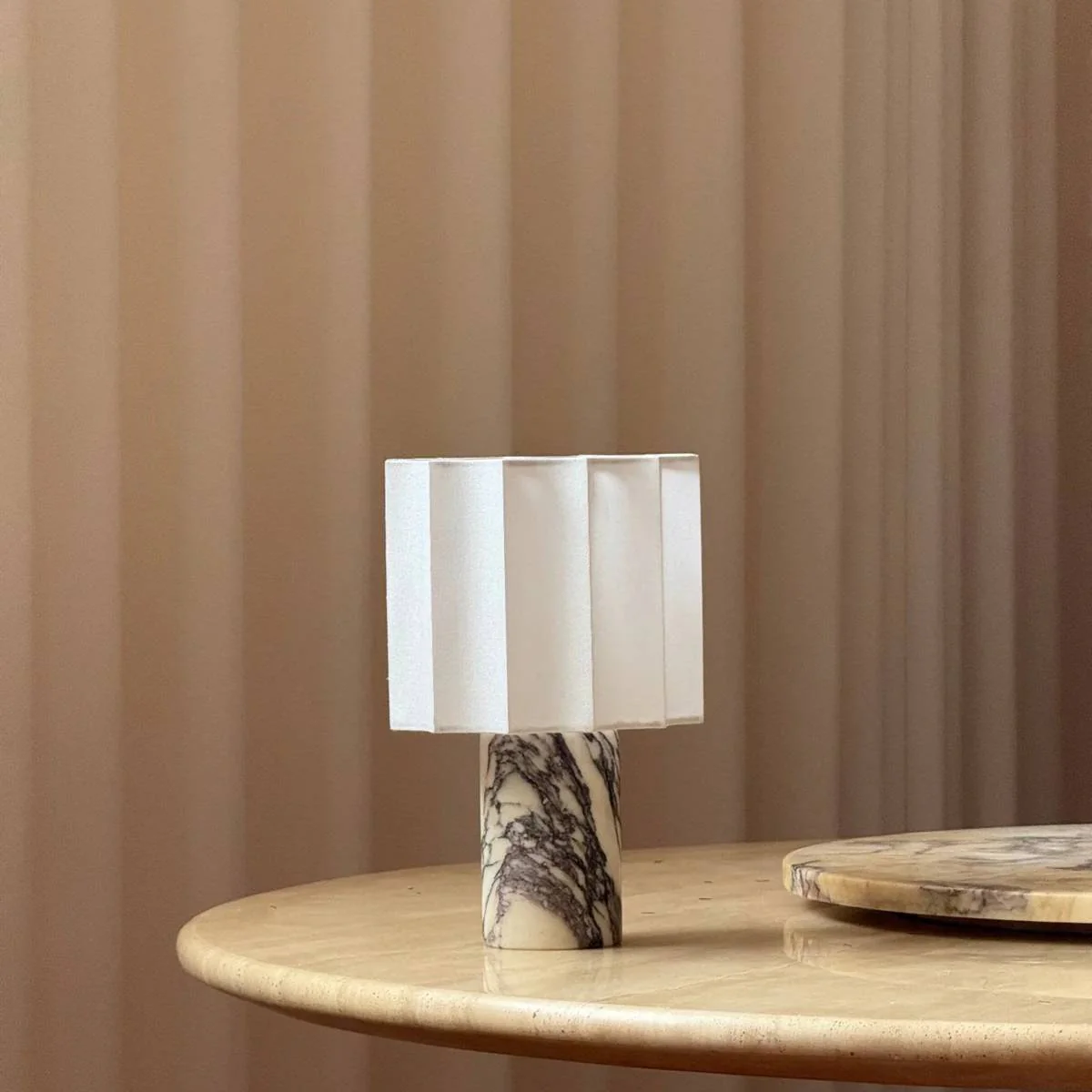 Orvara – Marmeren Tafellamp met Zachte Lichtsluier - Image 18