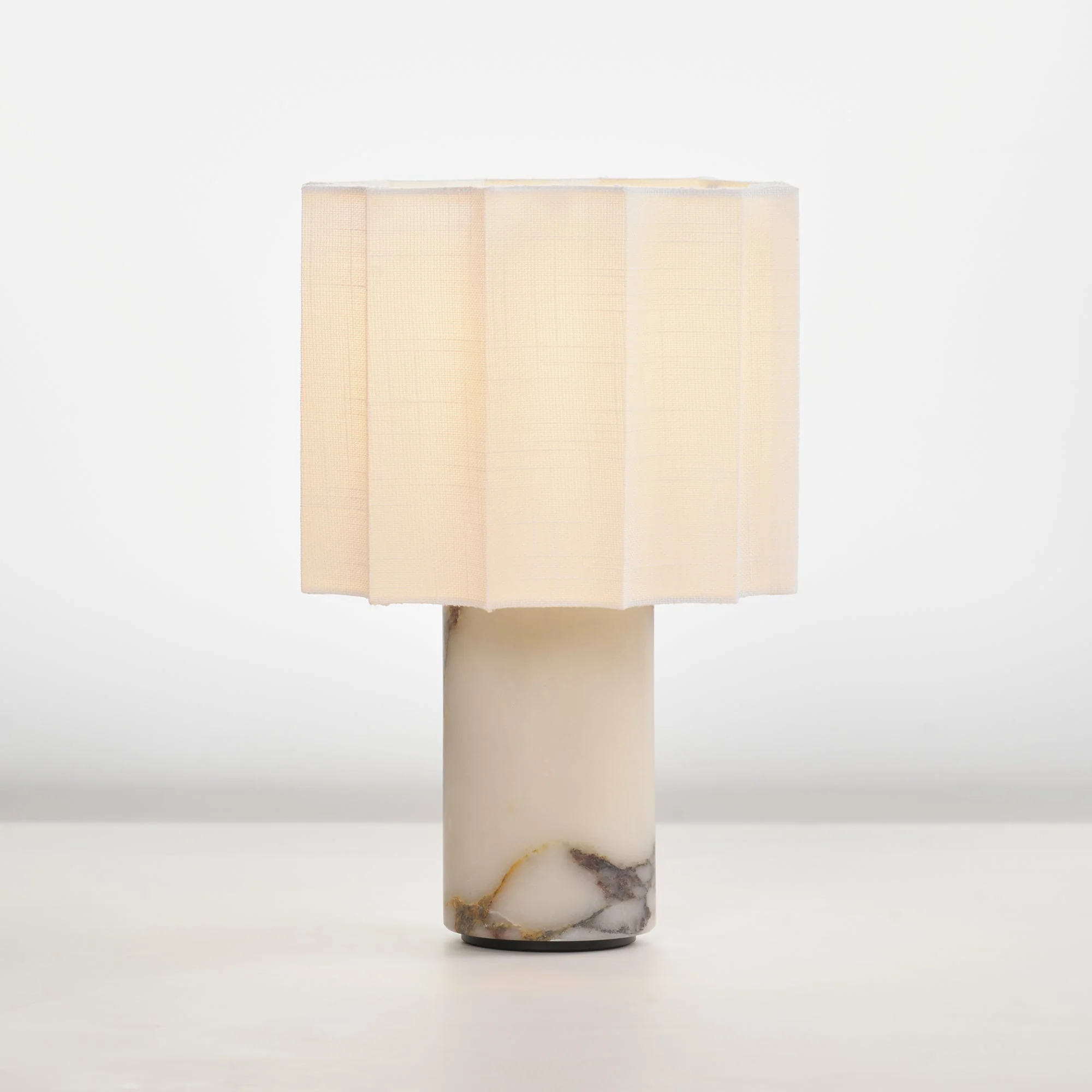 Orvara – Marmeren Tafellamp met Zachte Lichtsluier - Image 23