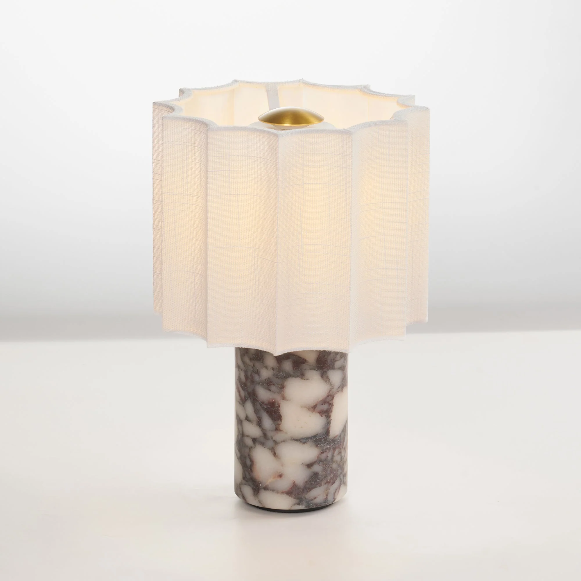 Orvara – Marmeren Tafellamp met Zachte Lichtsluier - Image 25