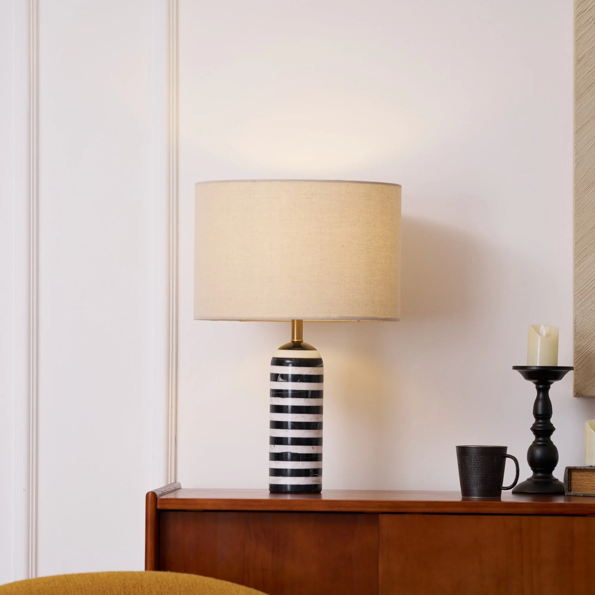 Sivelor – Marmeren Tafellamp met Zwart-Wit Contrast - Image 17