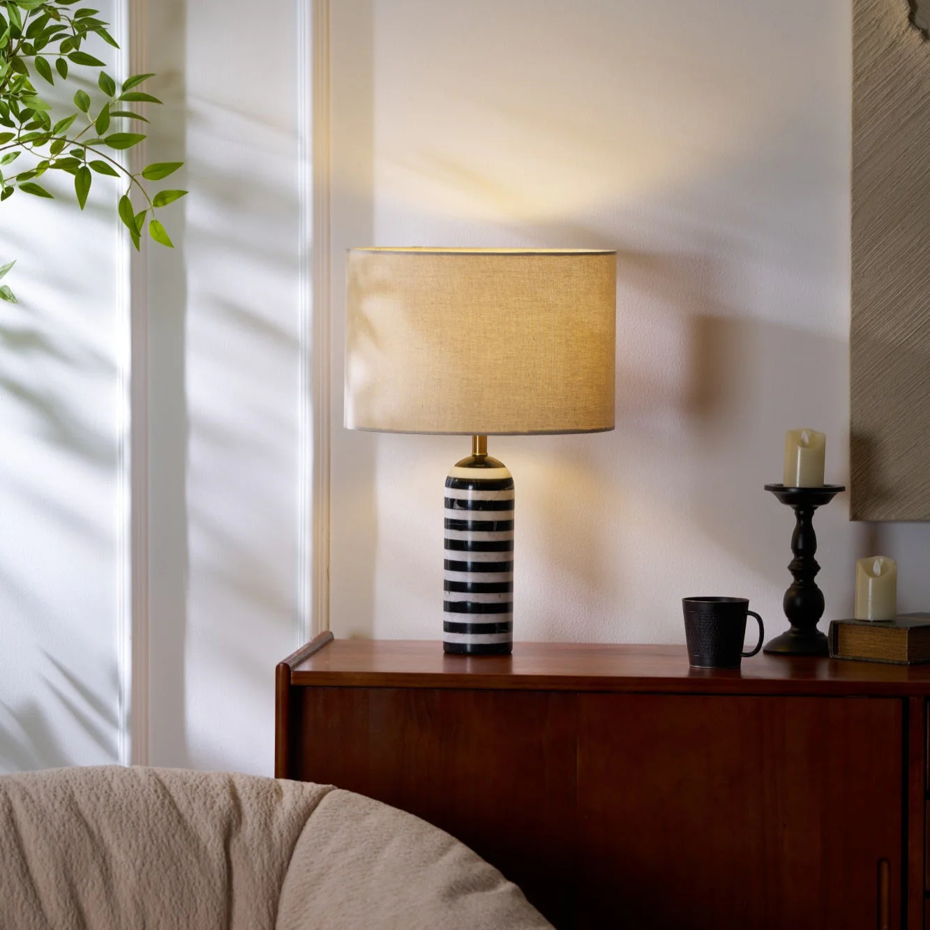 Sivelor – Marmeren Tafellamp met Zwart-Wit Contrast - Image 18