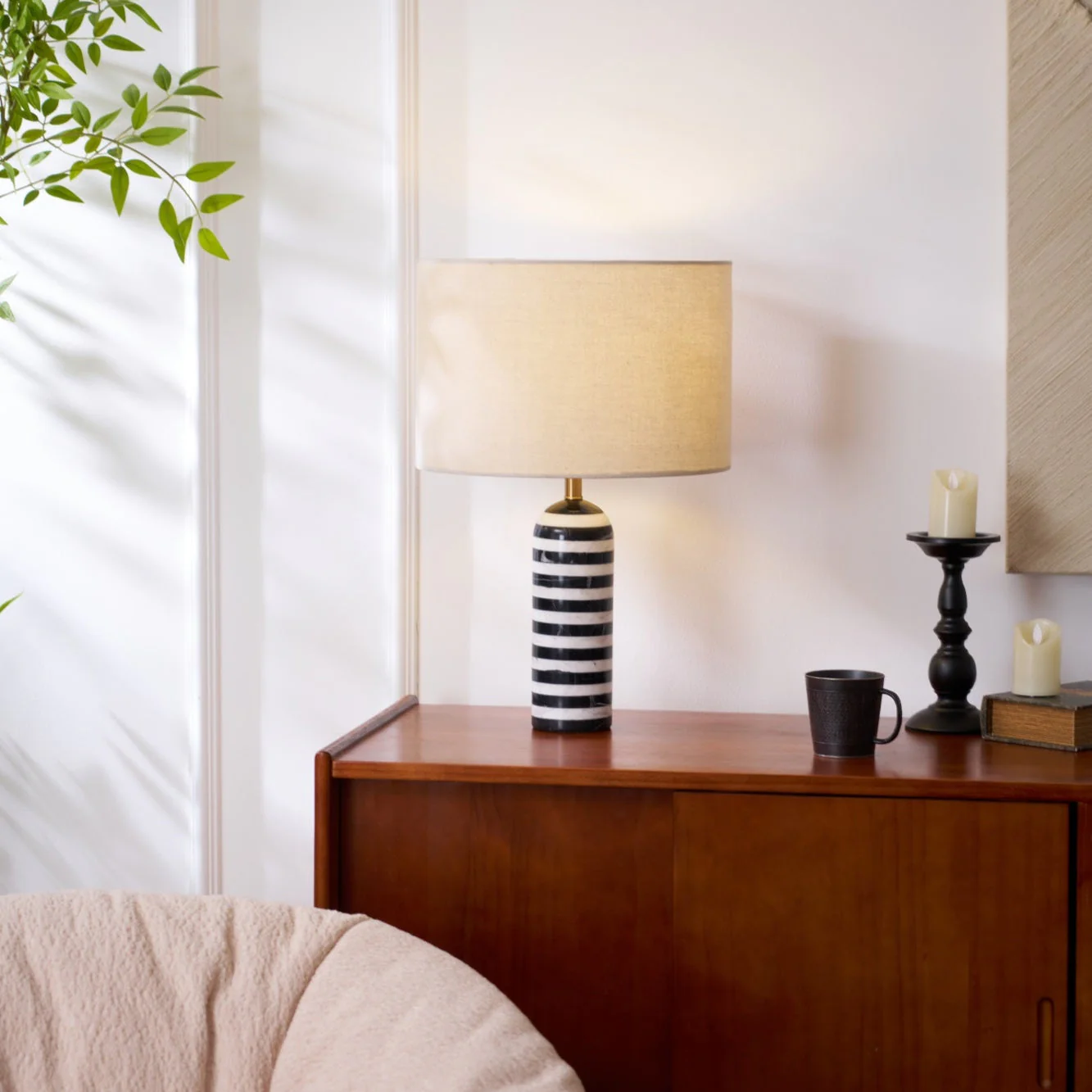 Sivelor – Marmeren Tafellamp met Zwart-Wit Contrast - Image 19
