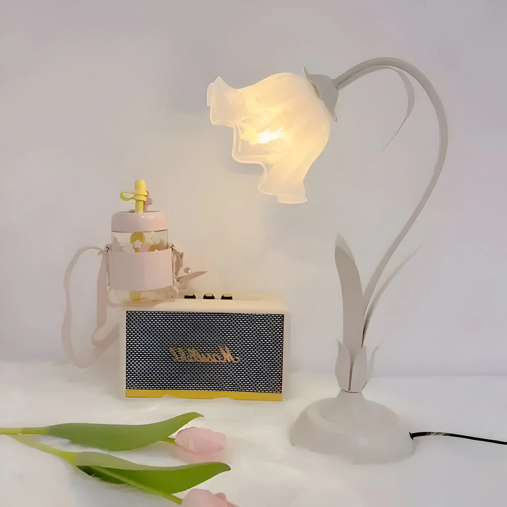 Talia - Antieke Tafellamp Frans Ontwerp met Bloemenmotief - Image 10