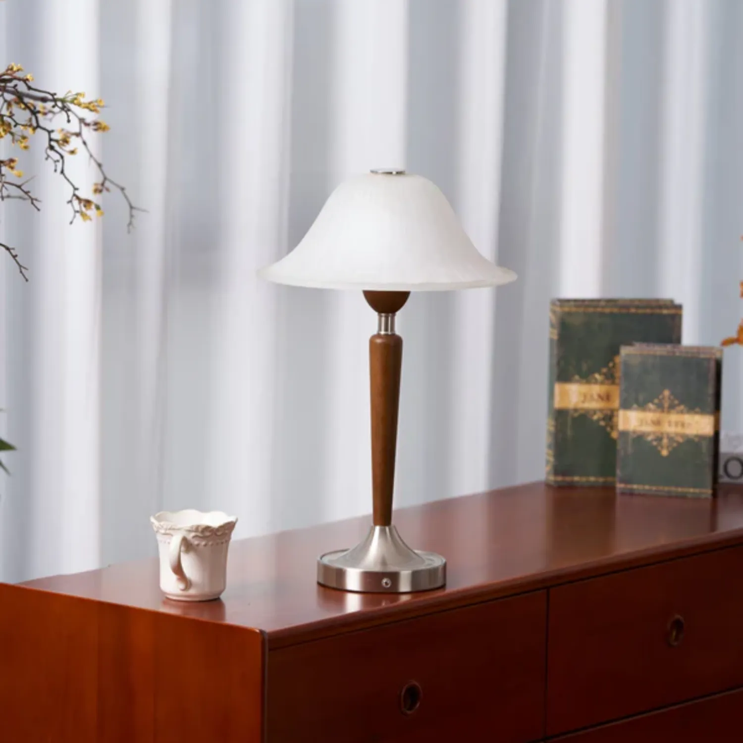 Thamior – Vintage Tafellamp met Klassiek Silhouet en Warme Glans - Image 10