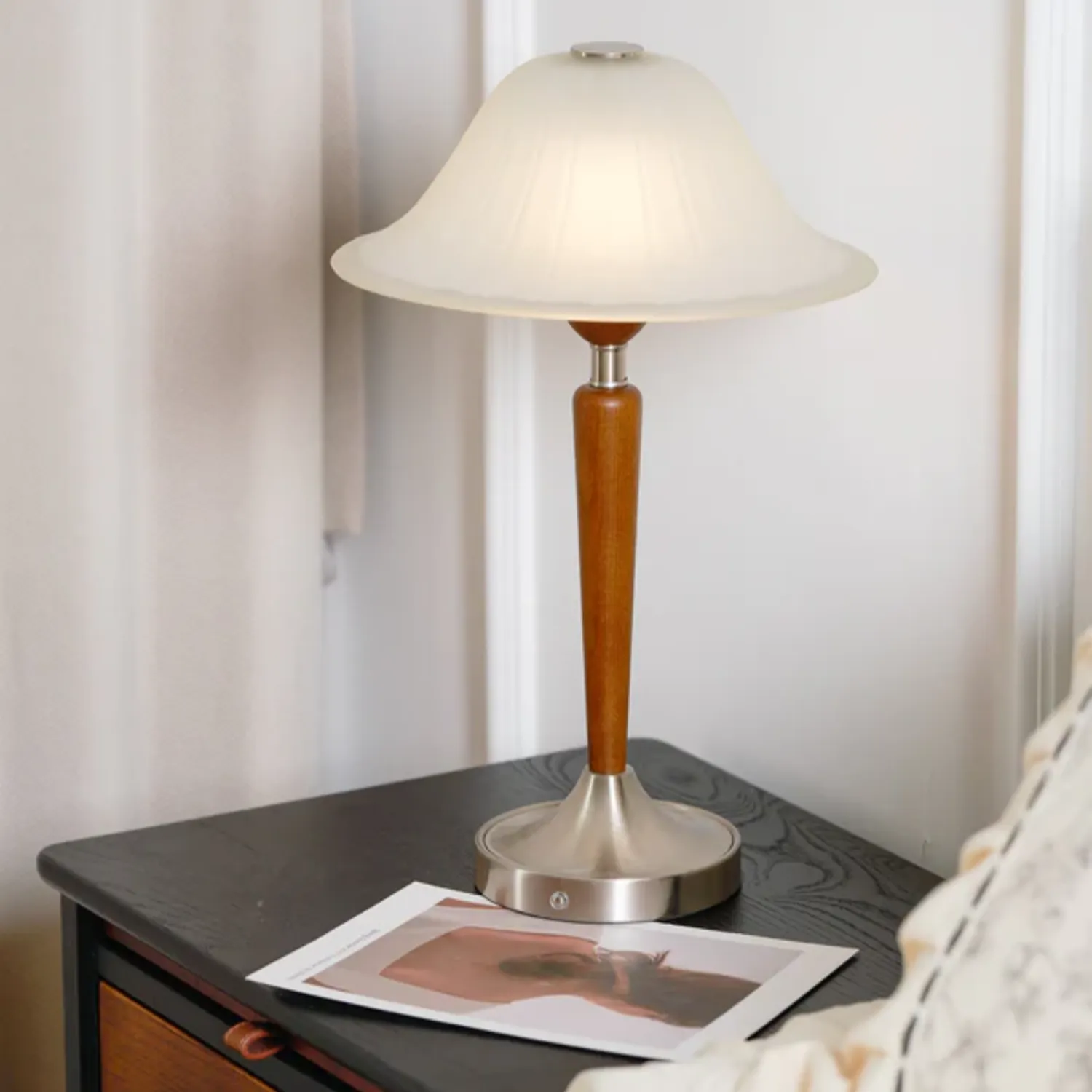Thamior – Vintage Tafellamp met Klassiek Silhouet en Warme Glans - Image 21