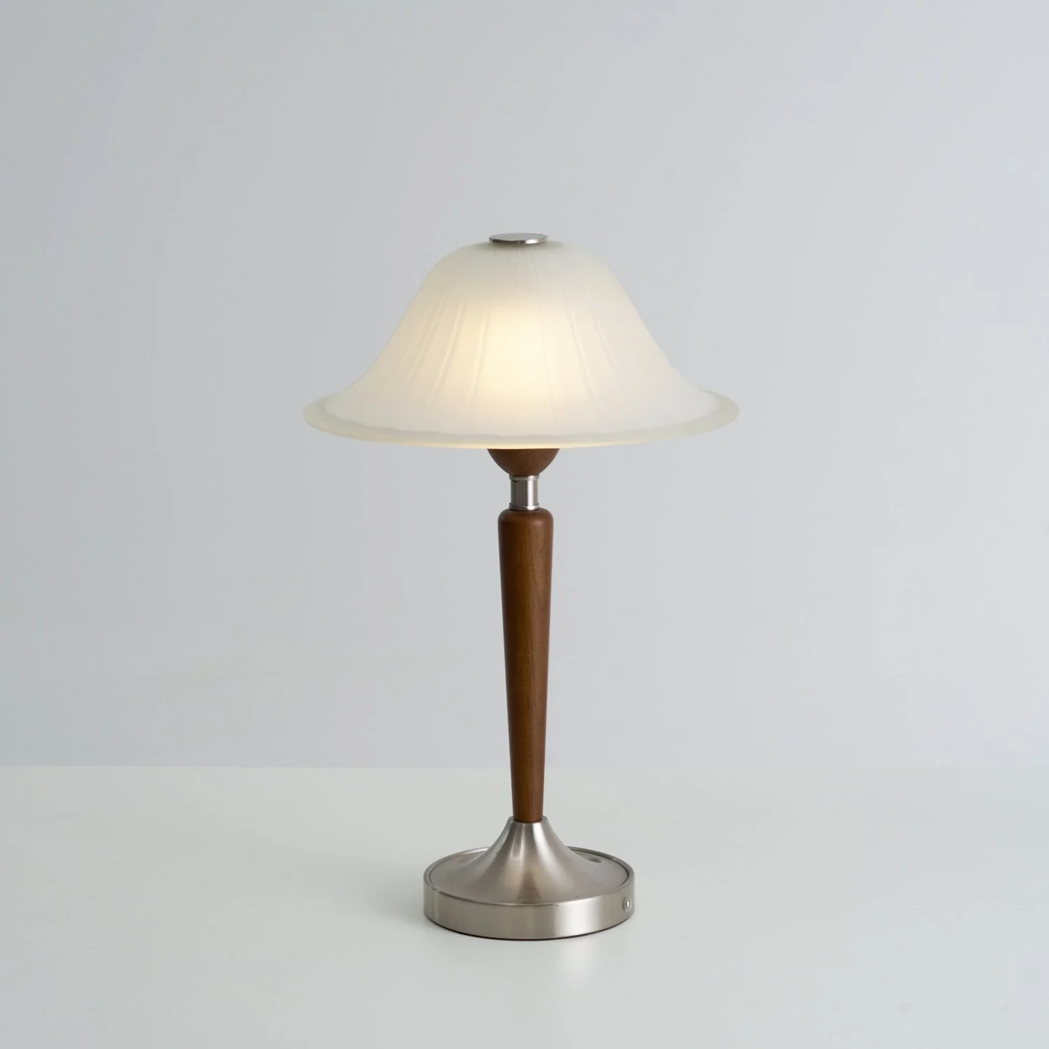 Thamior – Vintage Tafellamp met Klassiek Silhouet en Warme Glans - Image 26