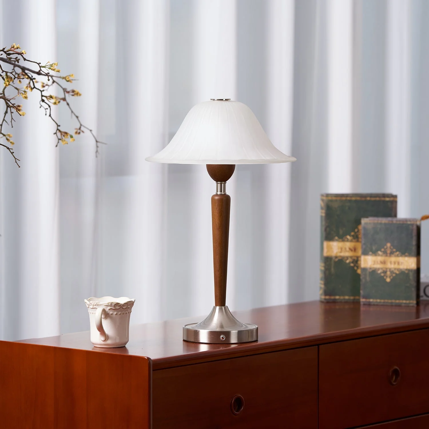 Thamior – Vintage Tafellamp met Klassiek Silhouet en Warme Glans - Image 5
