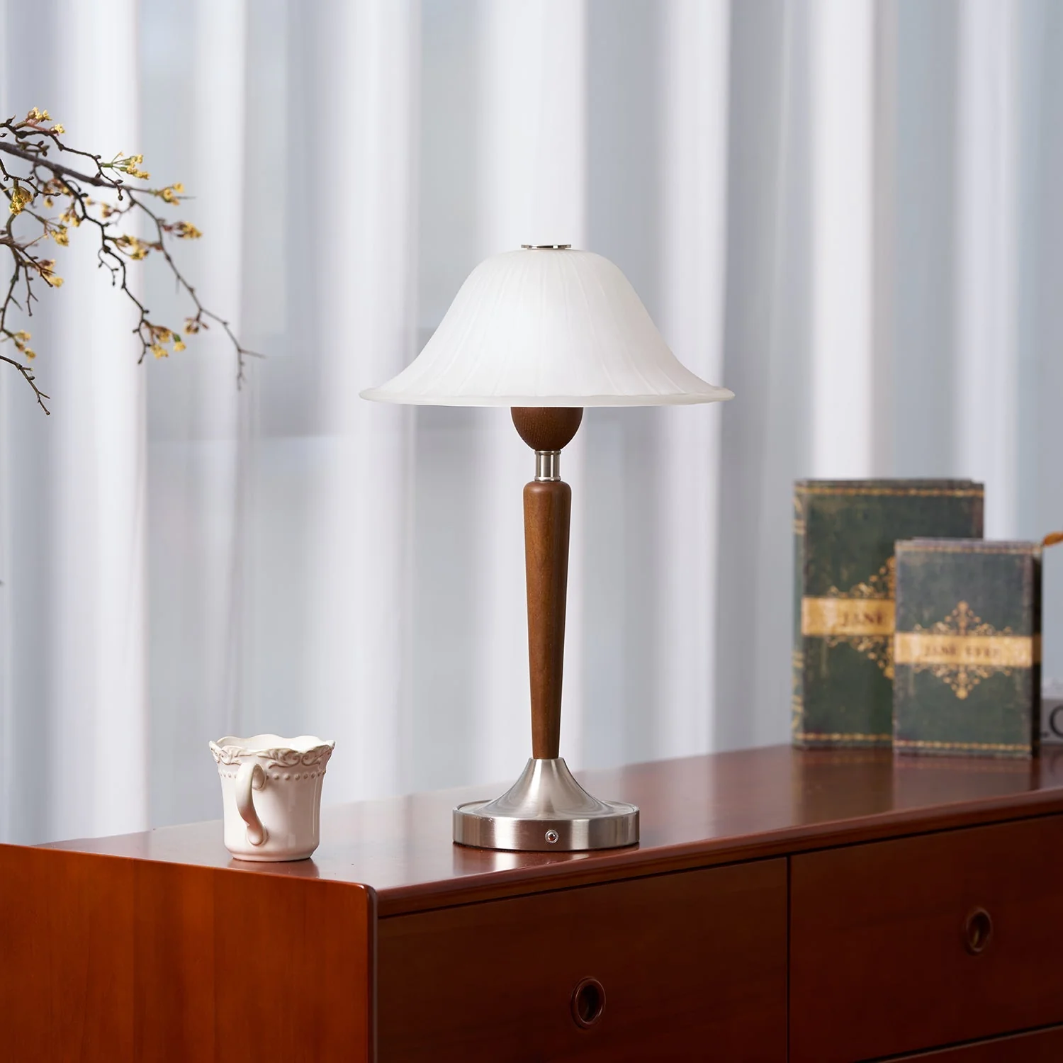 Thamior – Vintage Tafellamp met Klassiek Silhouet en Warme Glans - Image 7