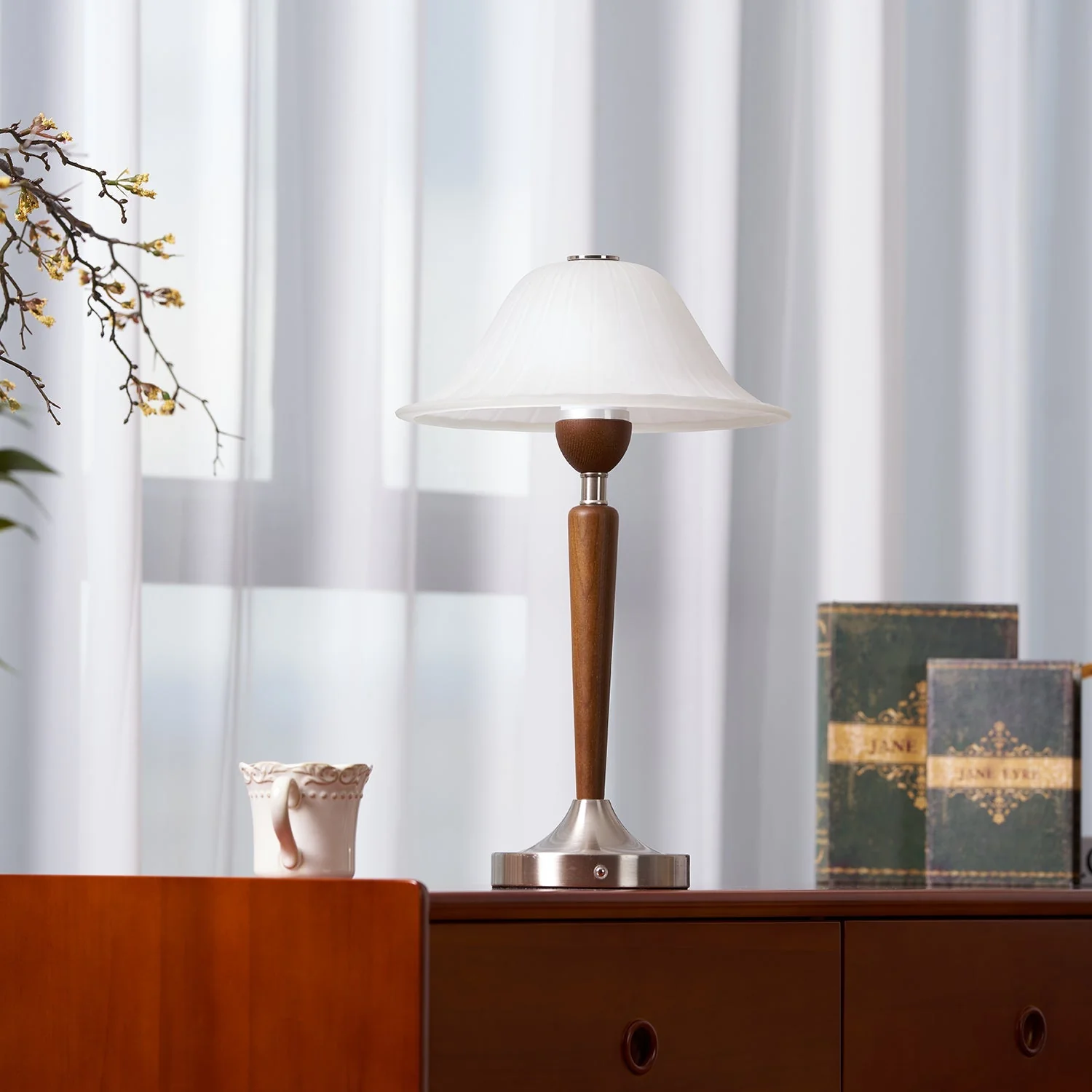 Thamior – Vintage Tafellamp met Klassiek Silhouet en Warme Glans - Image 9